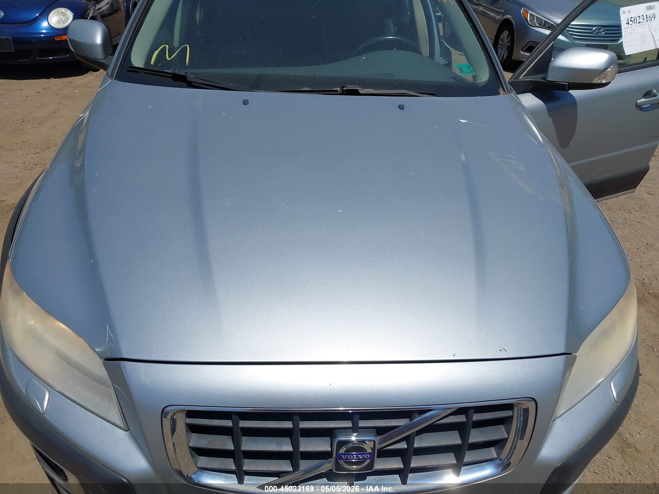 VOLVO XC70 image 6