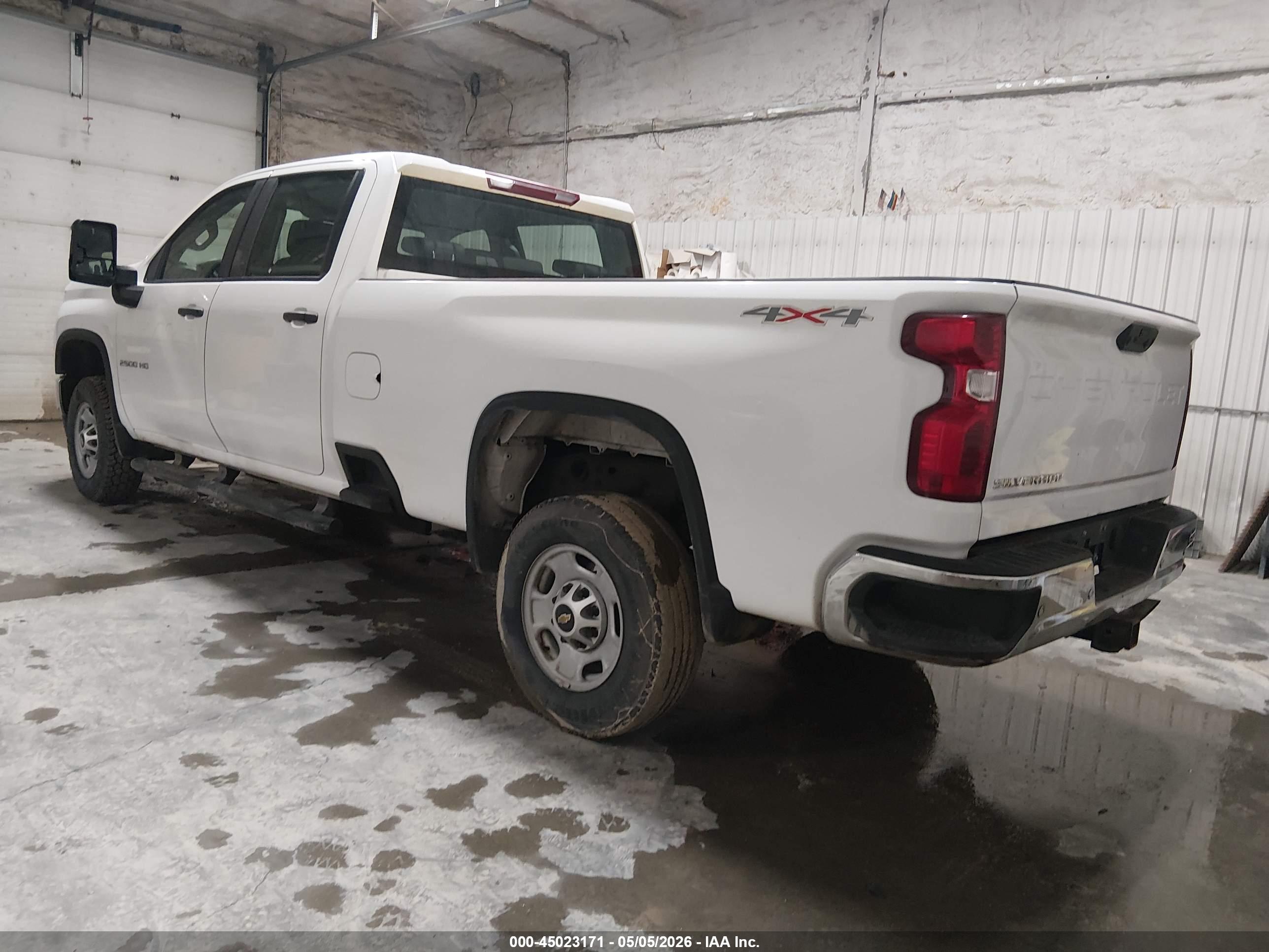 CHEVROLET SILVERADO image 3