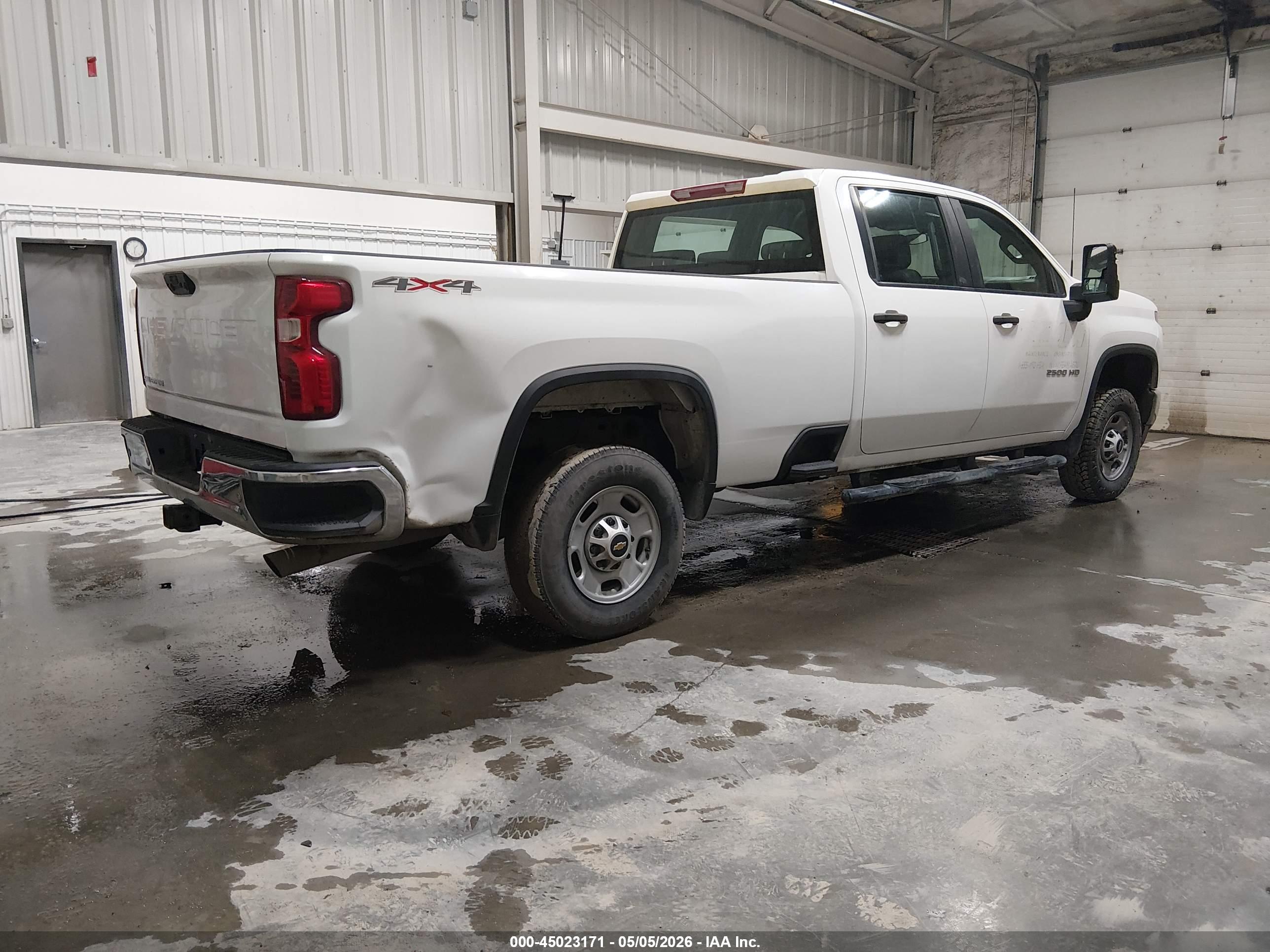 CHEVROLET SILVERADO image 4