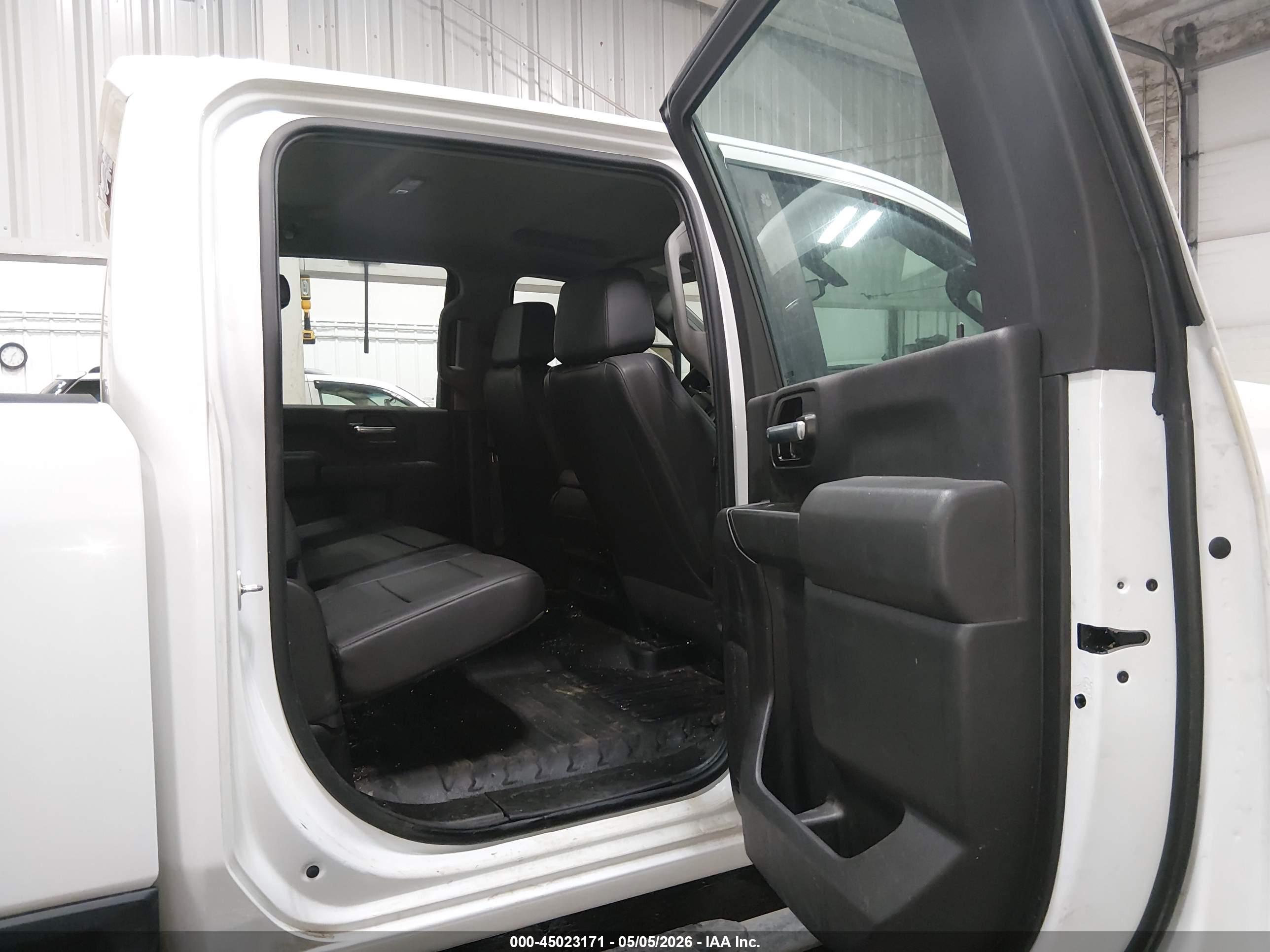 CHEVROLET SILVERADO image 7