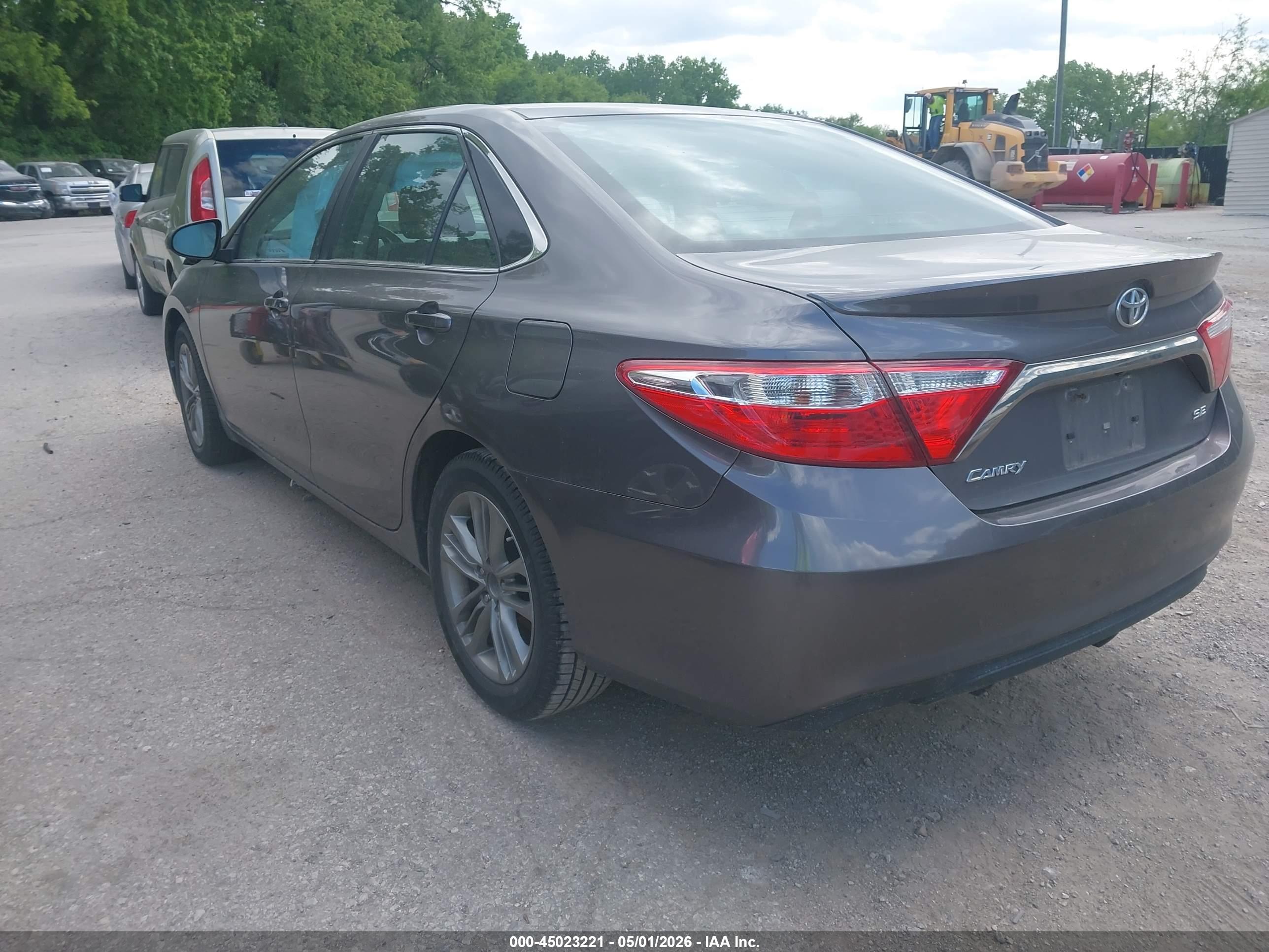 TOYOTA CAMRY image 3