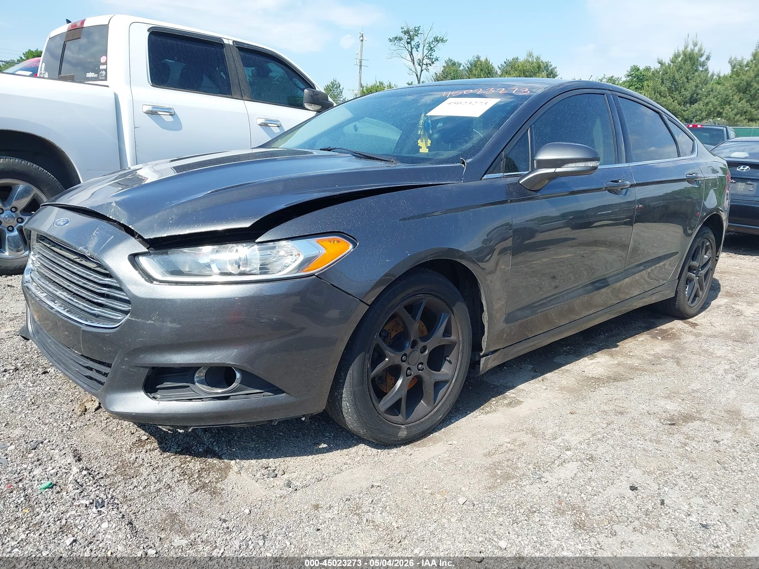 FORD FUSION image 2