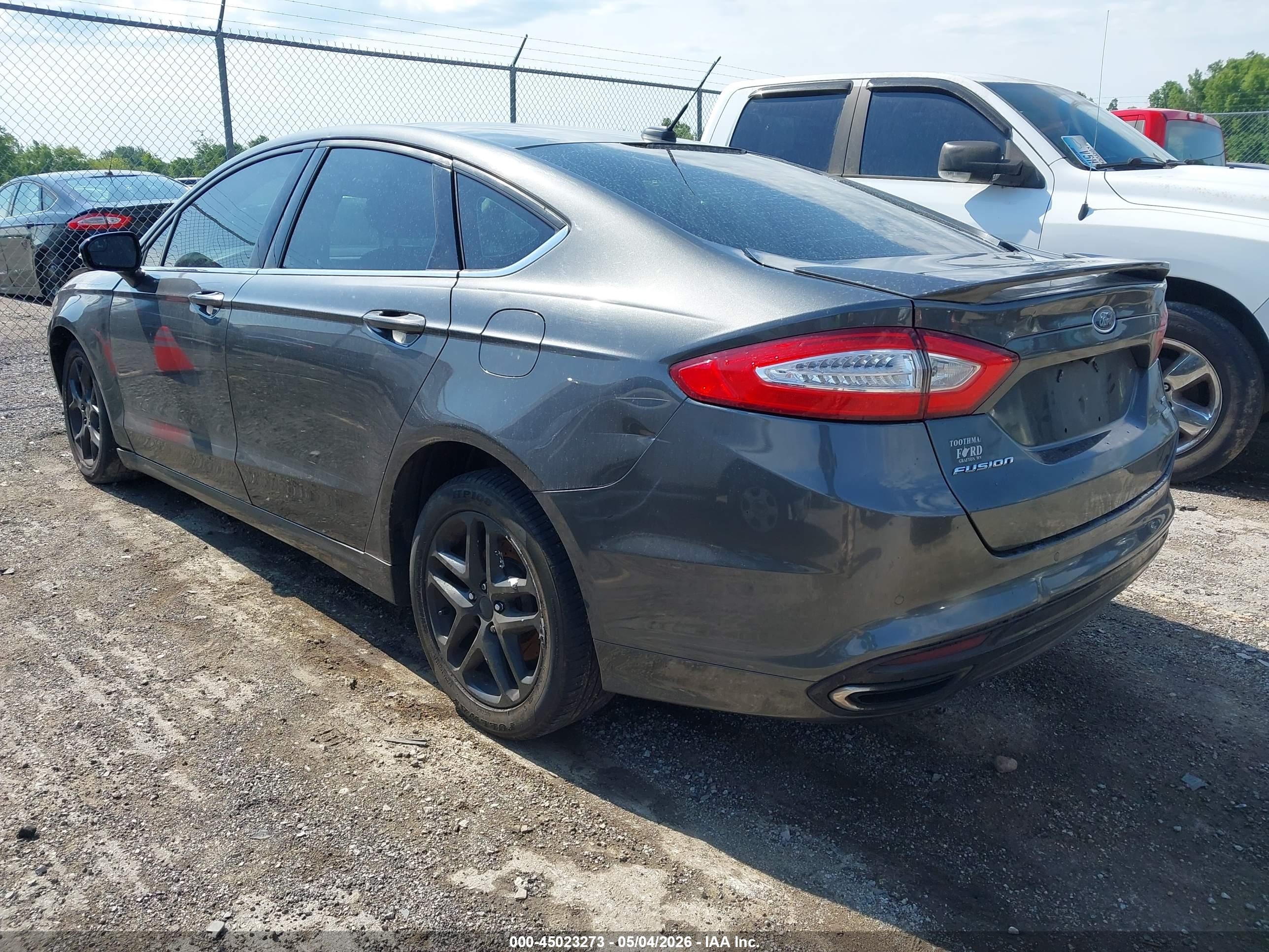 FORD FUSION image 3