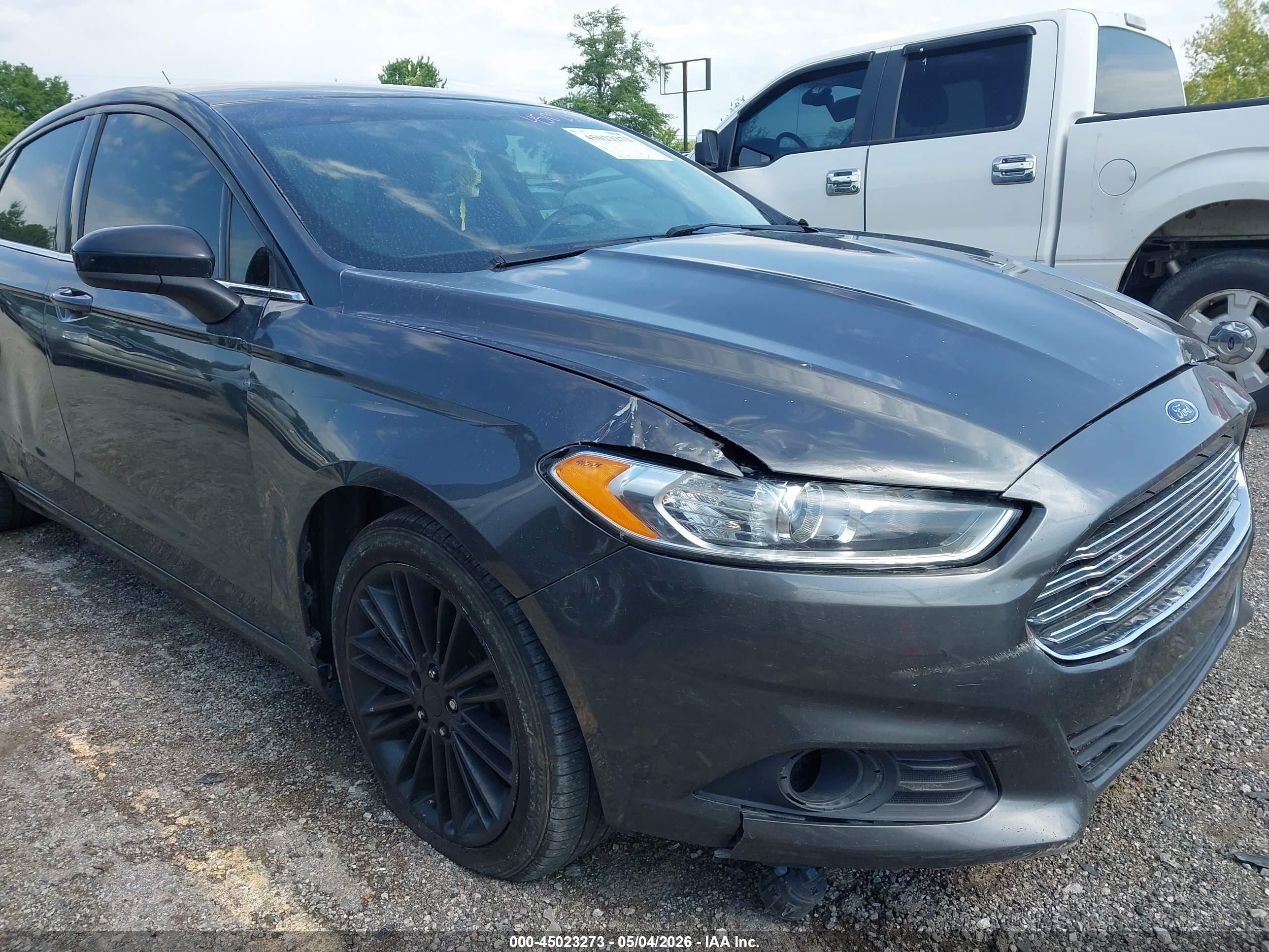 FORD FUSION image 6