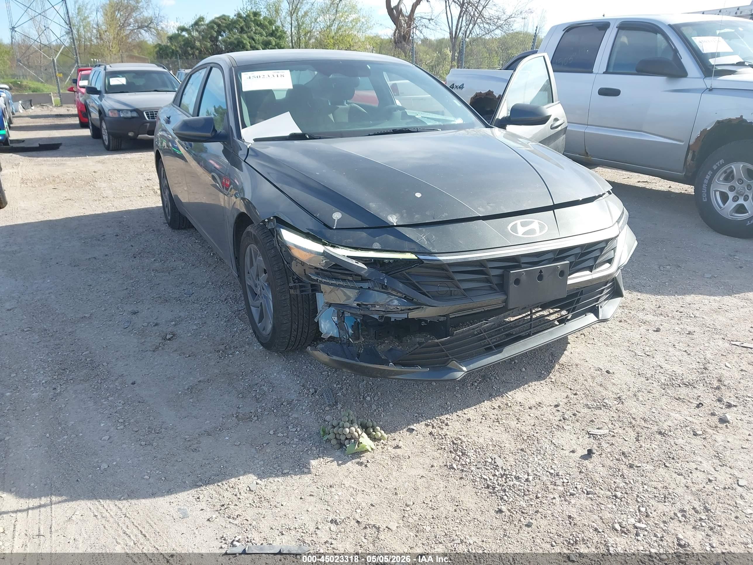 HYUNDAI ELANTRA image 6
