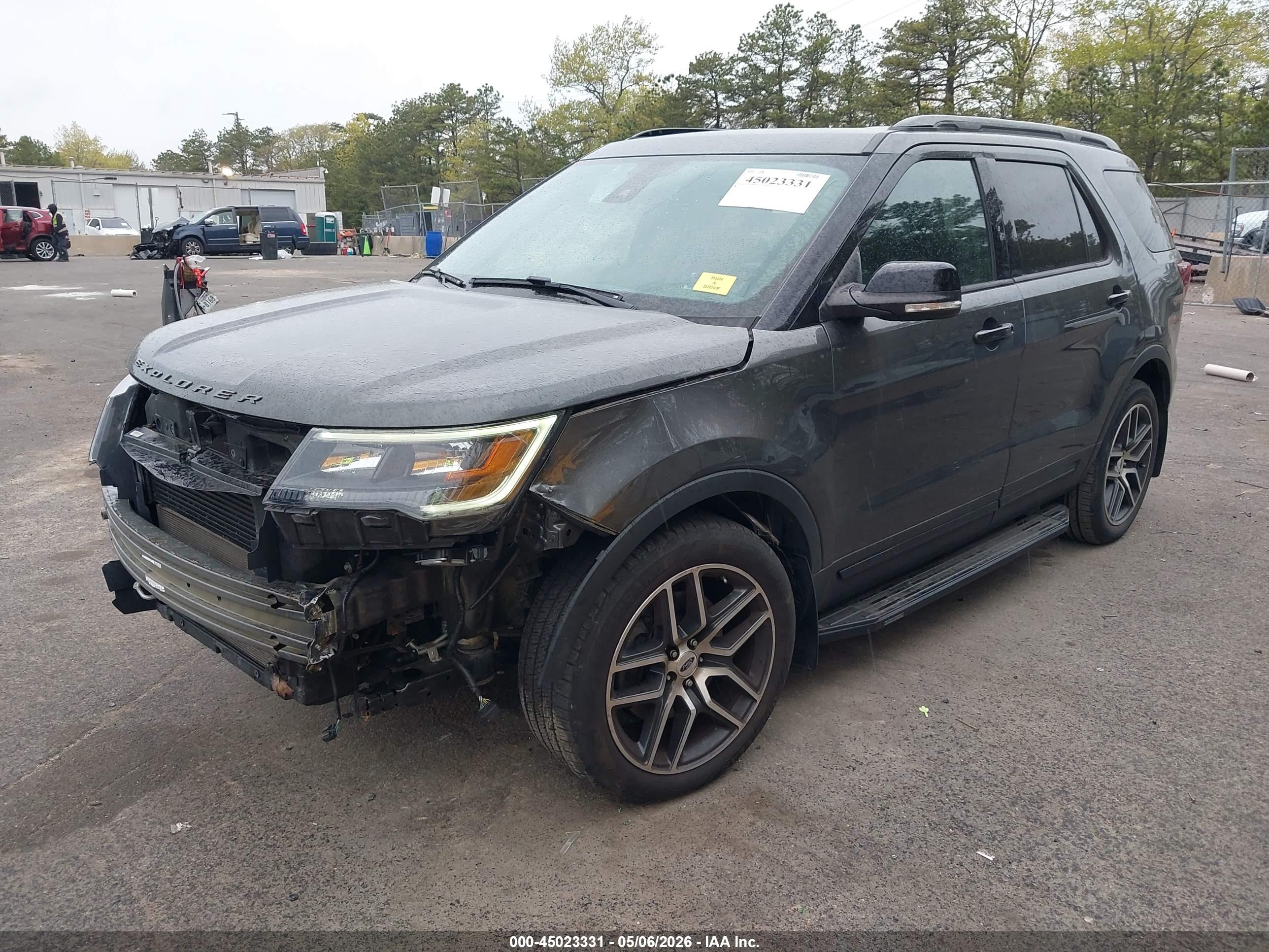 FORD EXPLORER image 2