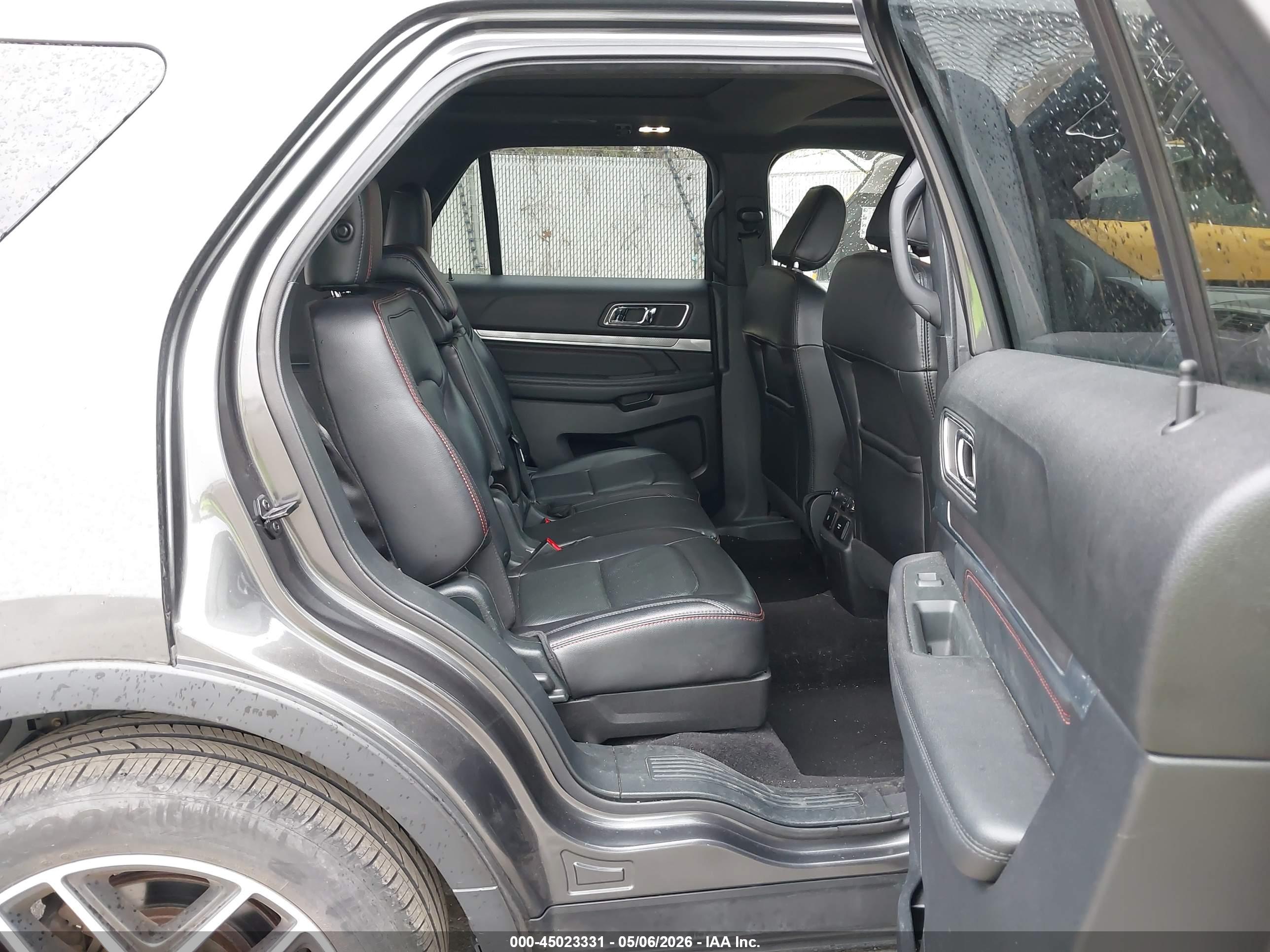 FORD EXPLORER image 8