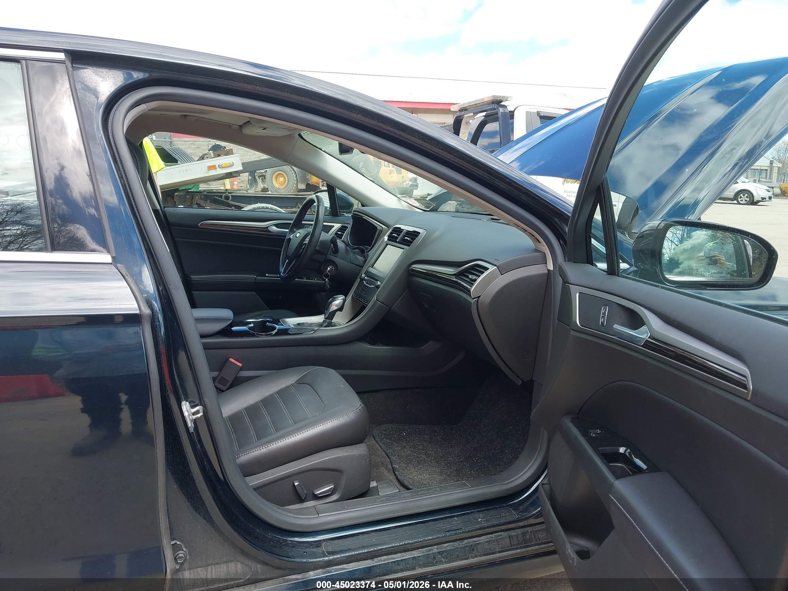 FORD FUSION image 5