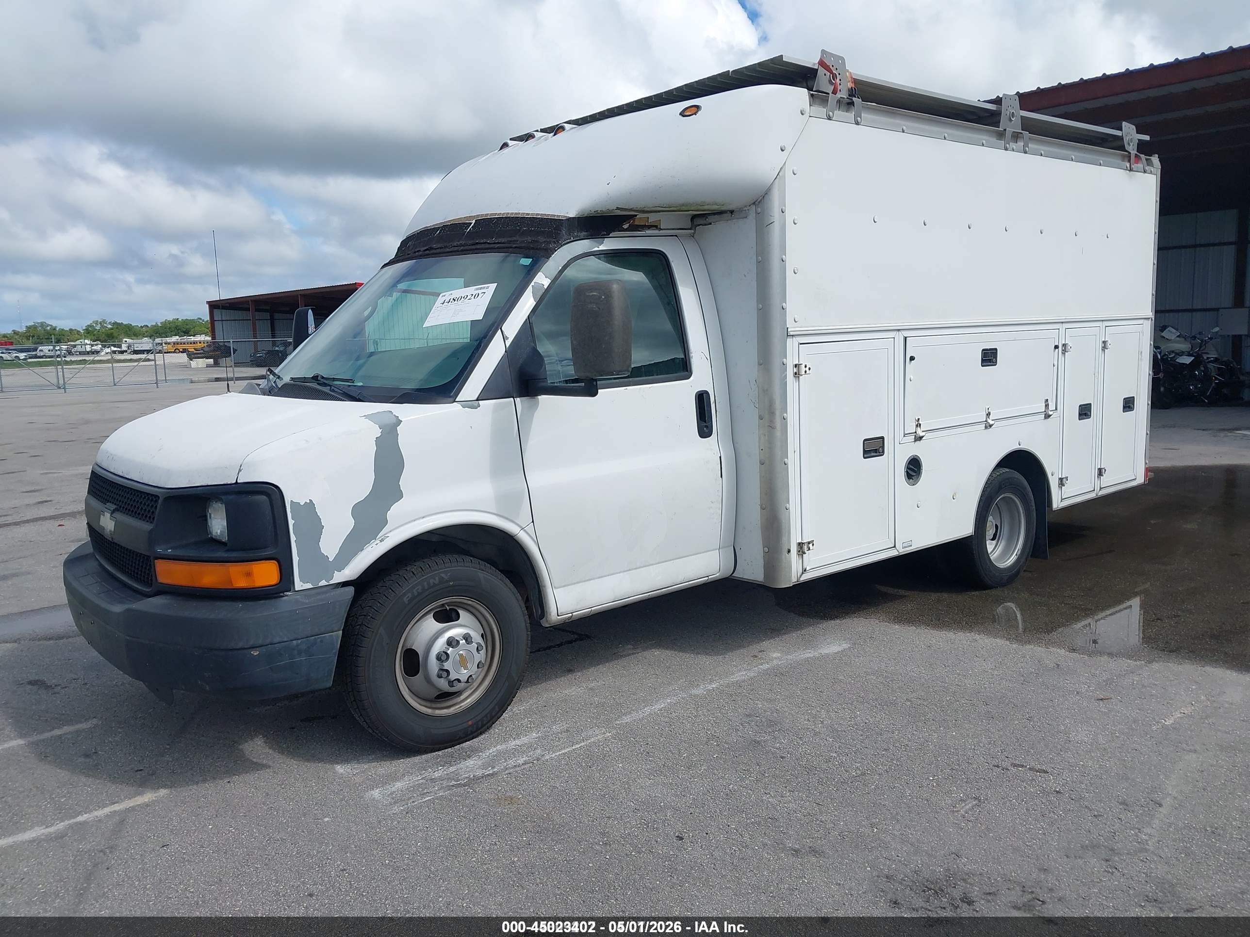 CHEVROLET EXPRESS image 2