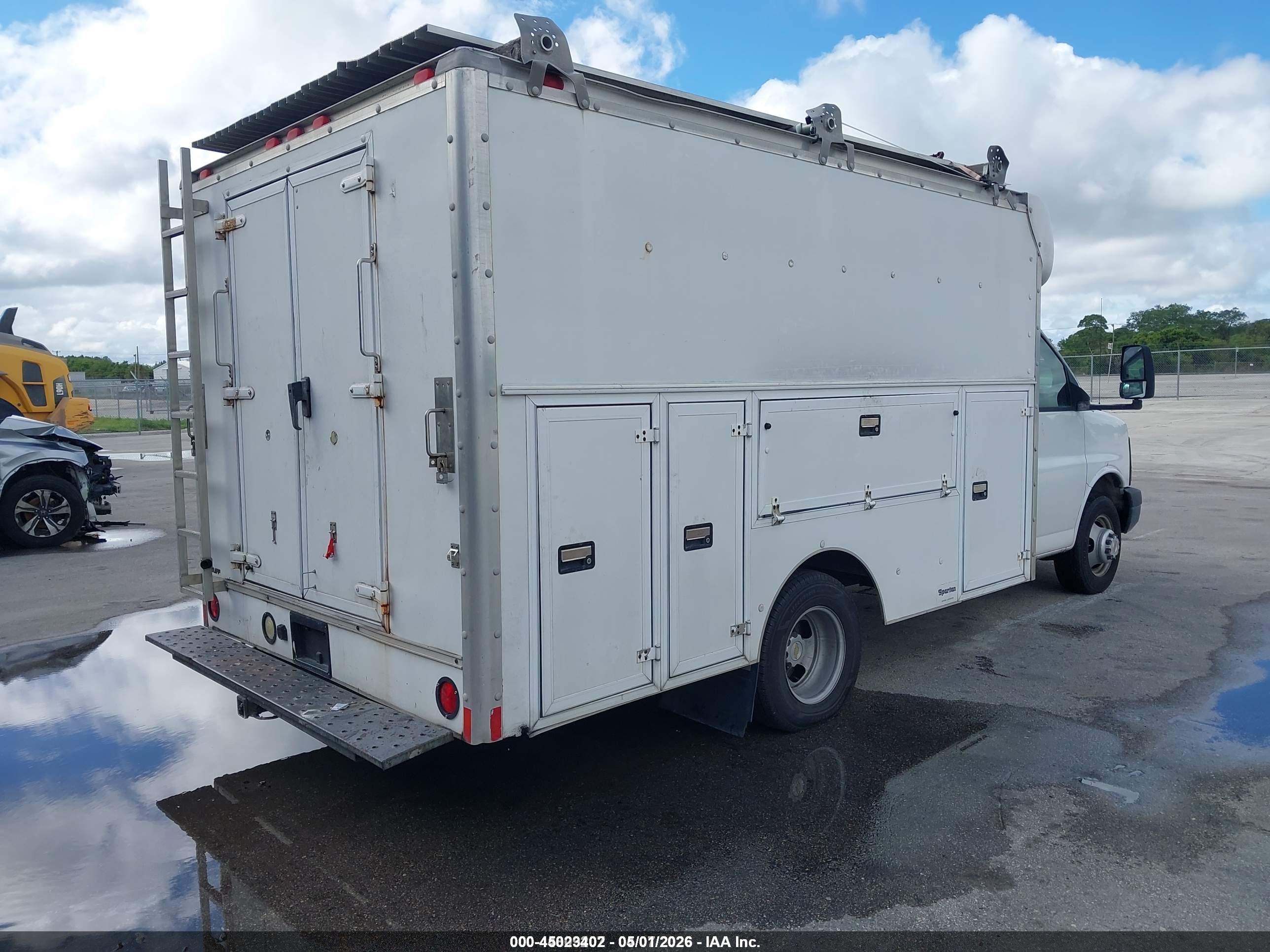 CHEVROLET EXPRESS image 4