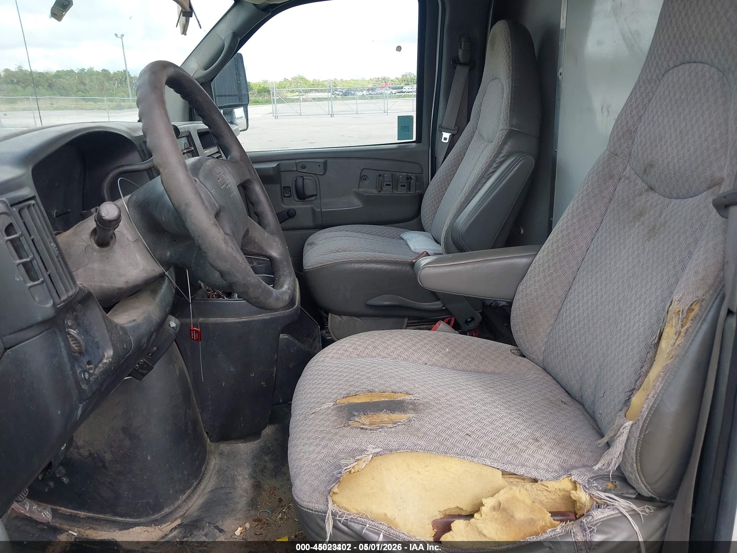 CHEVROLET EXPRESS image 7