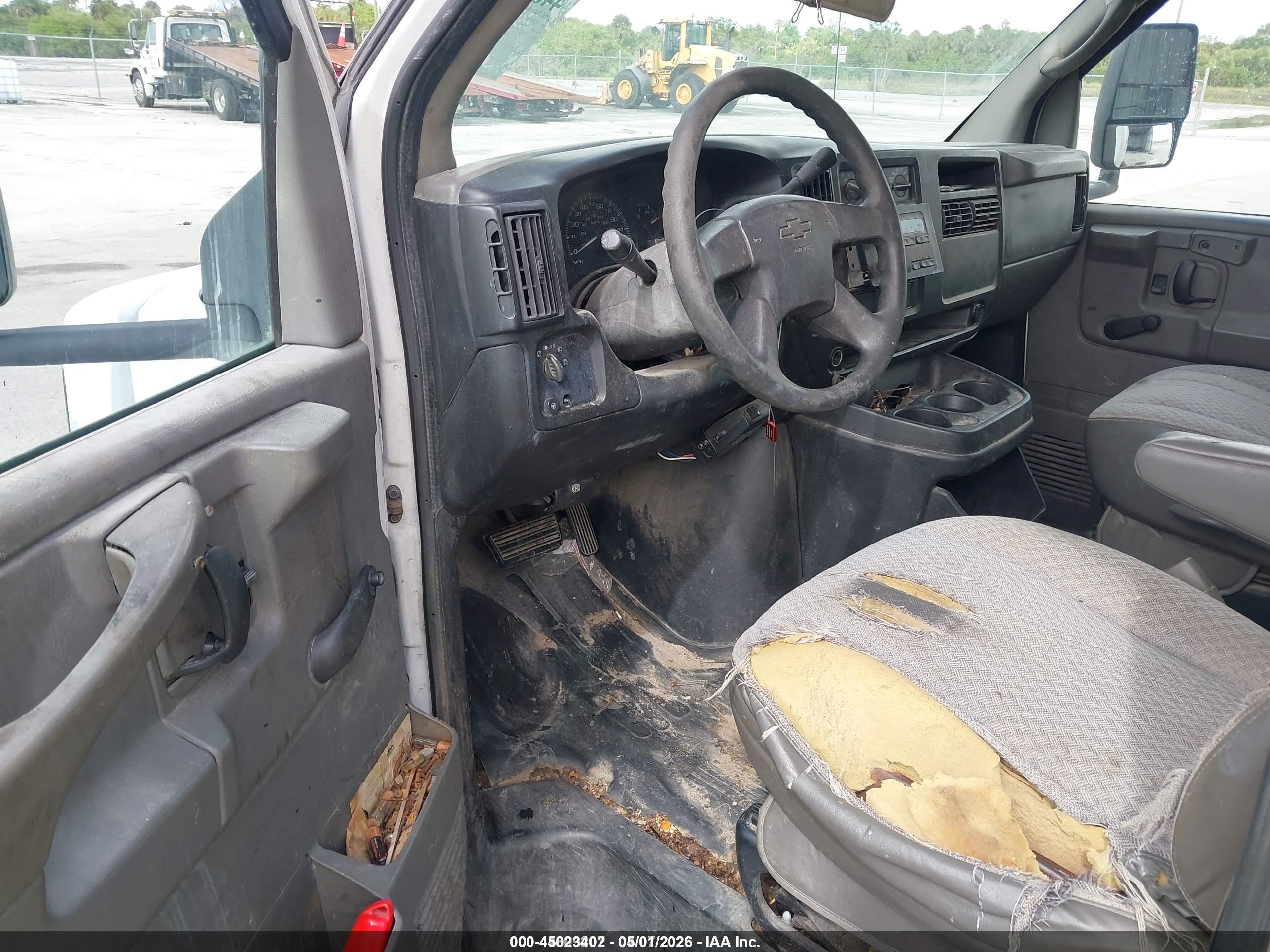 CHEVROLET EXPRESS image 8