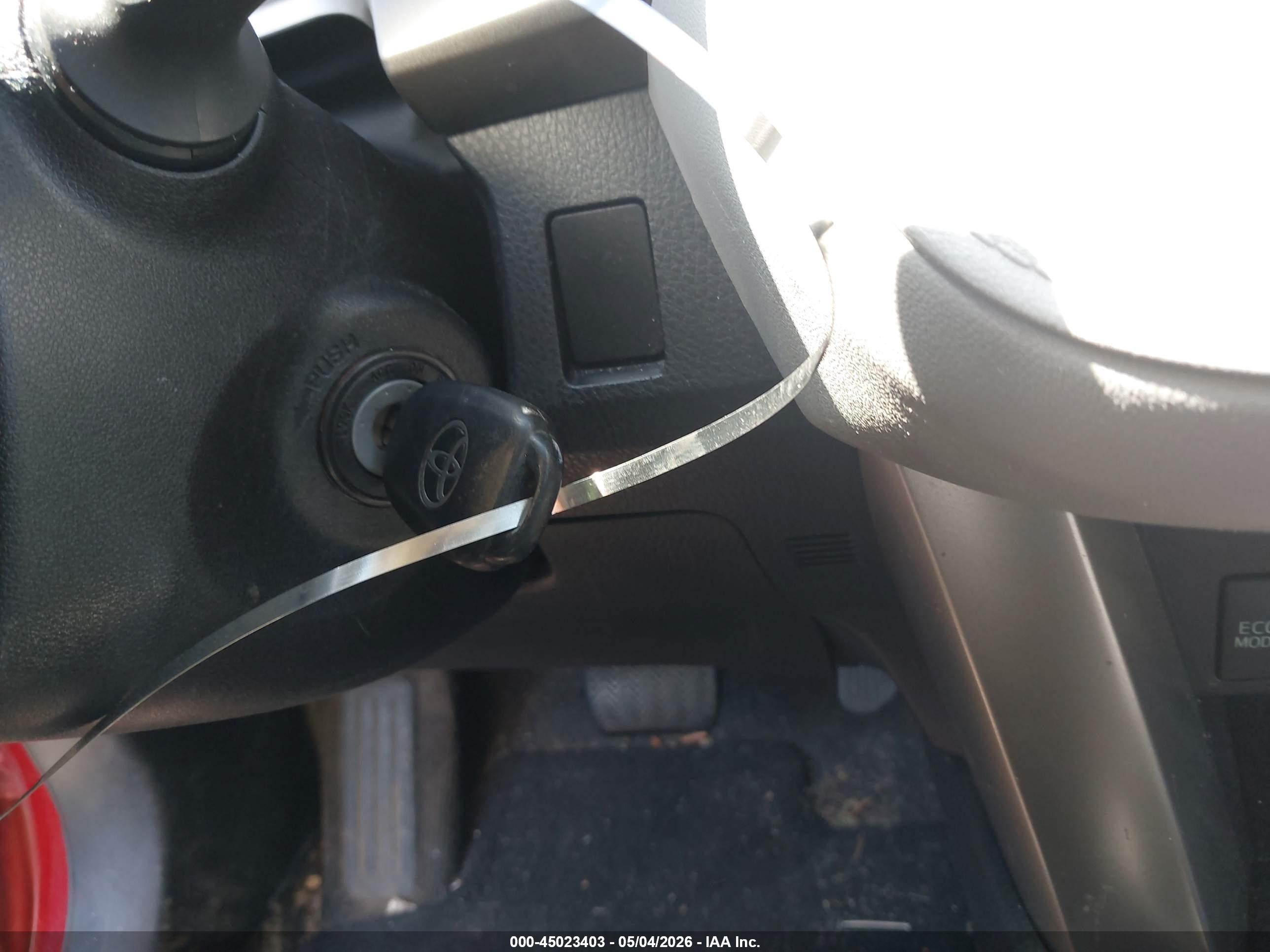 TOYOTA RAV4 image 11