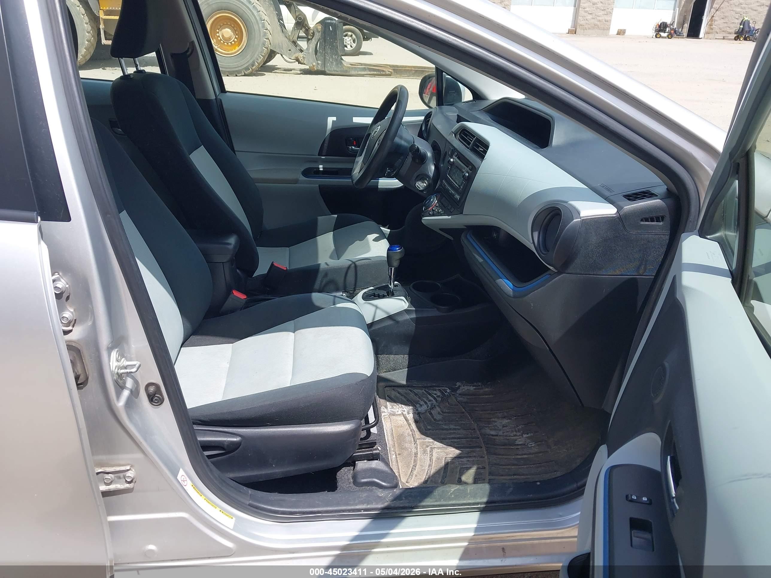 TOYOTA PRIUS image 5