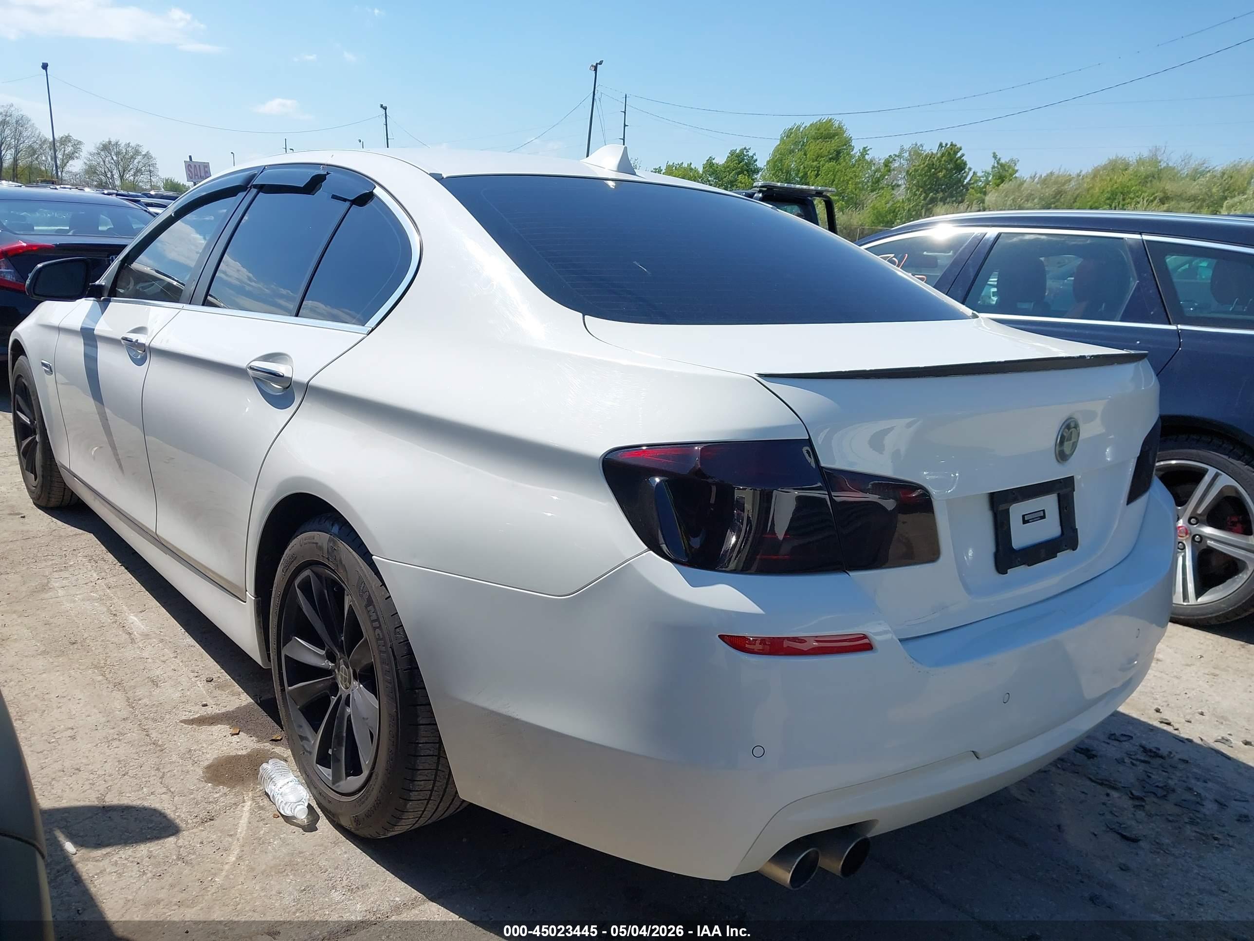 BMW 528I image 3