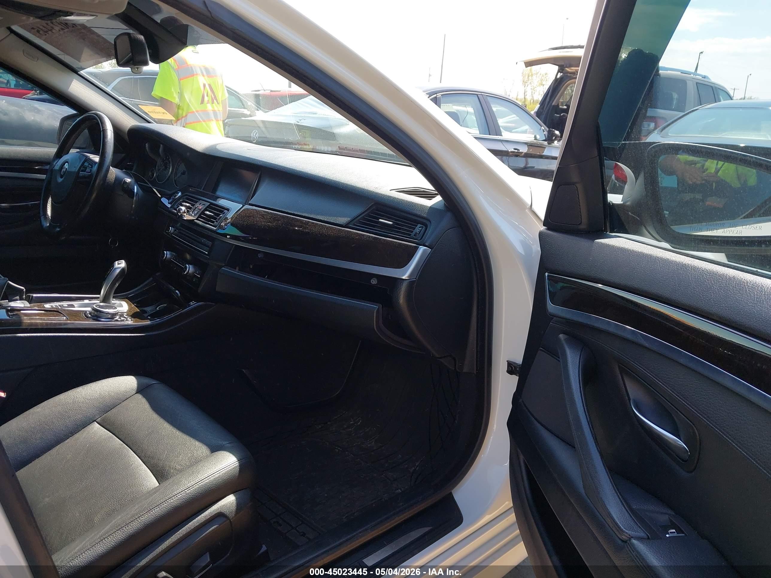 BMW 528I image 5