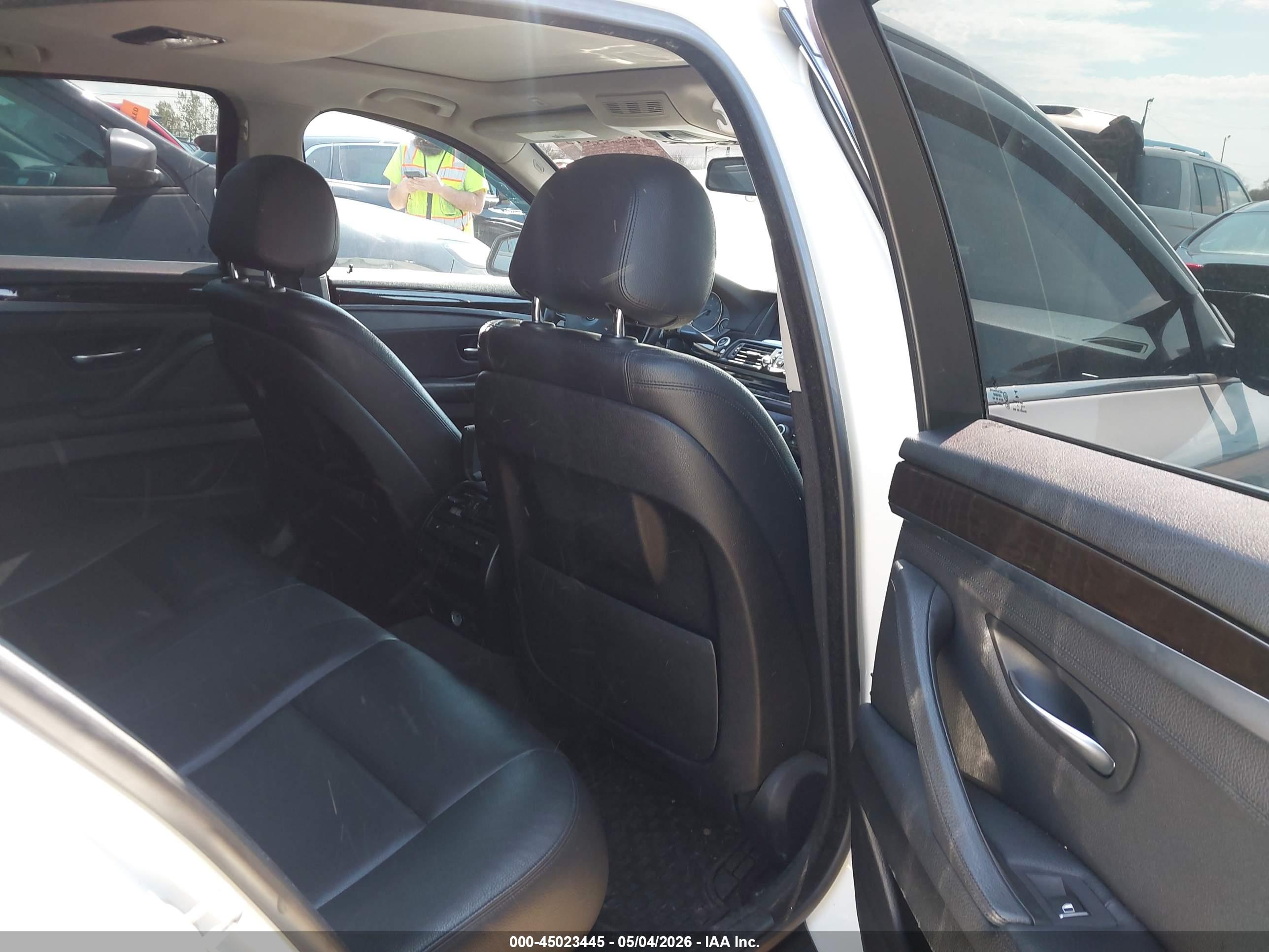 BMW 528I image 8