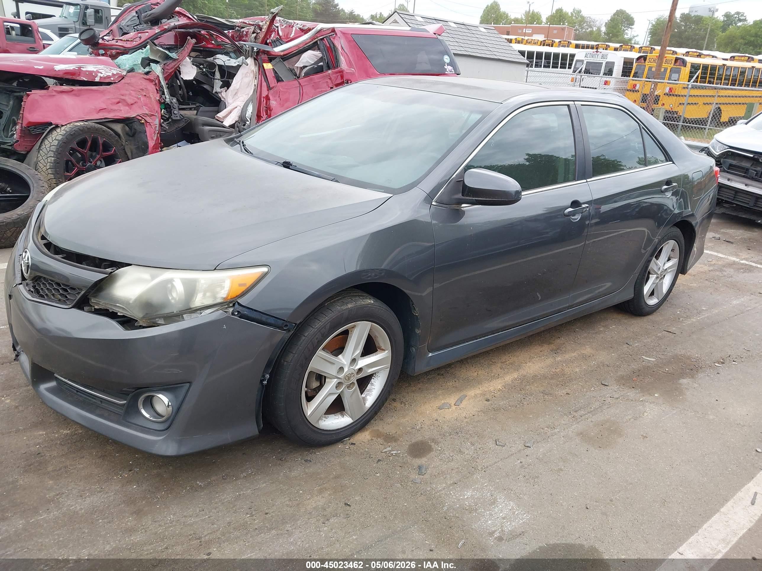 TOYOTA CAMRY image 2