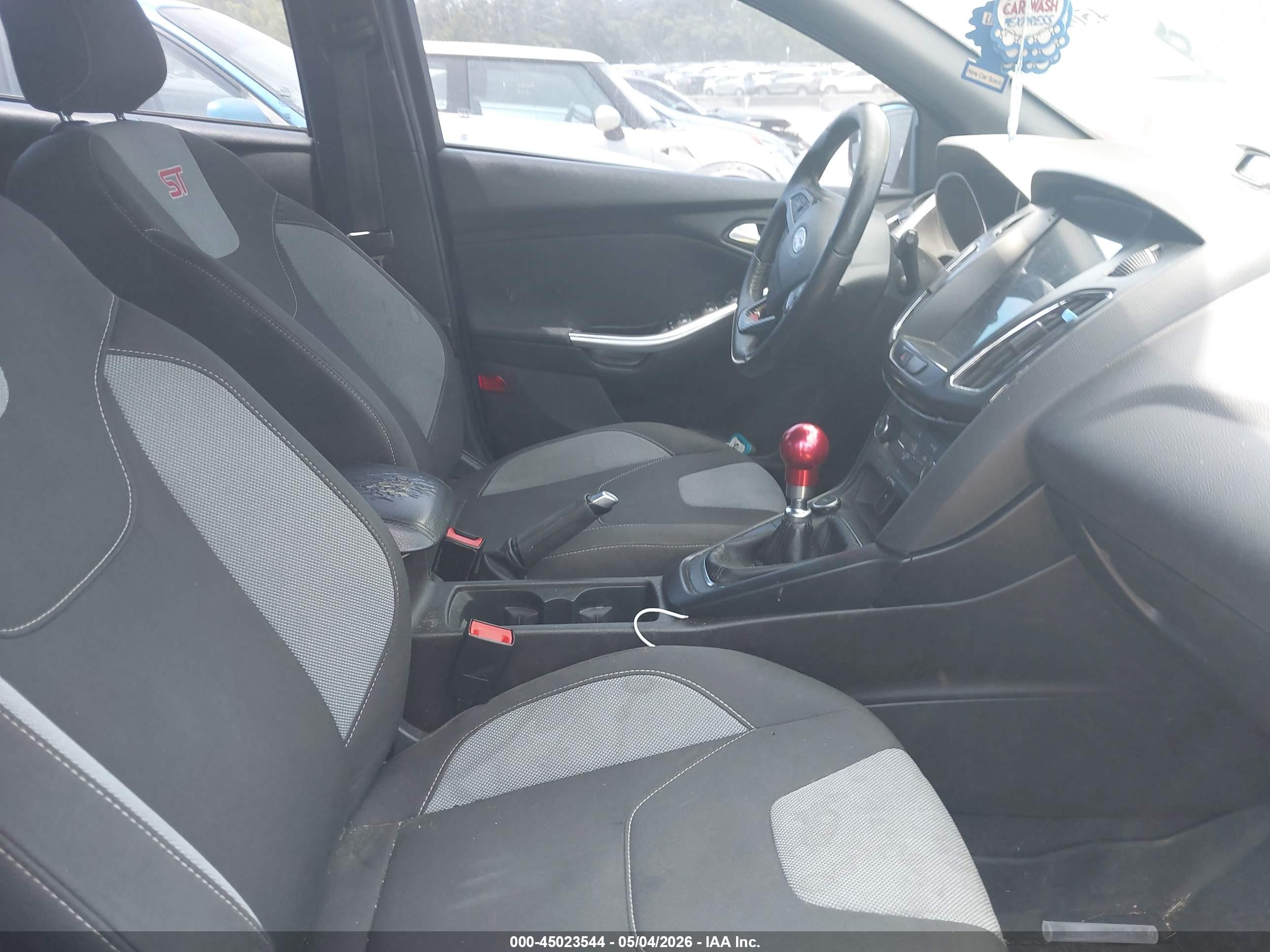 FORD FOCUS image 5