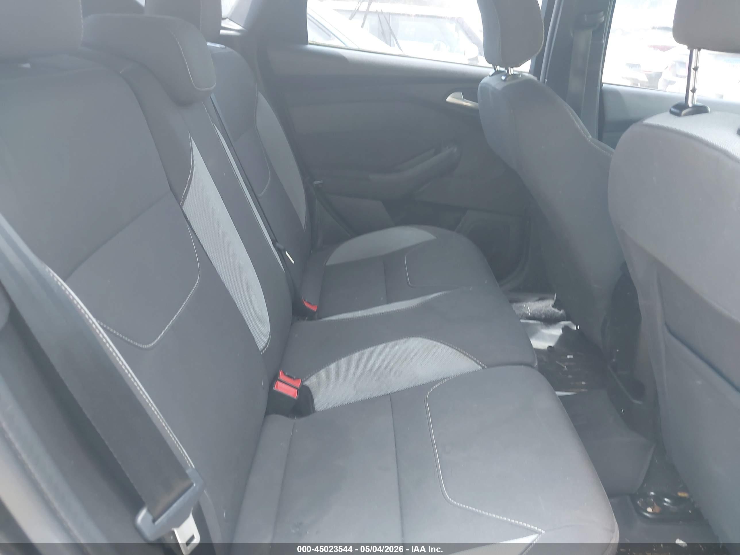 FORD FOCUS image 8