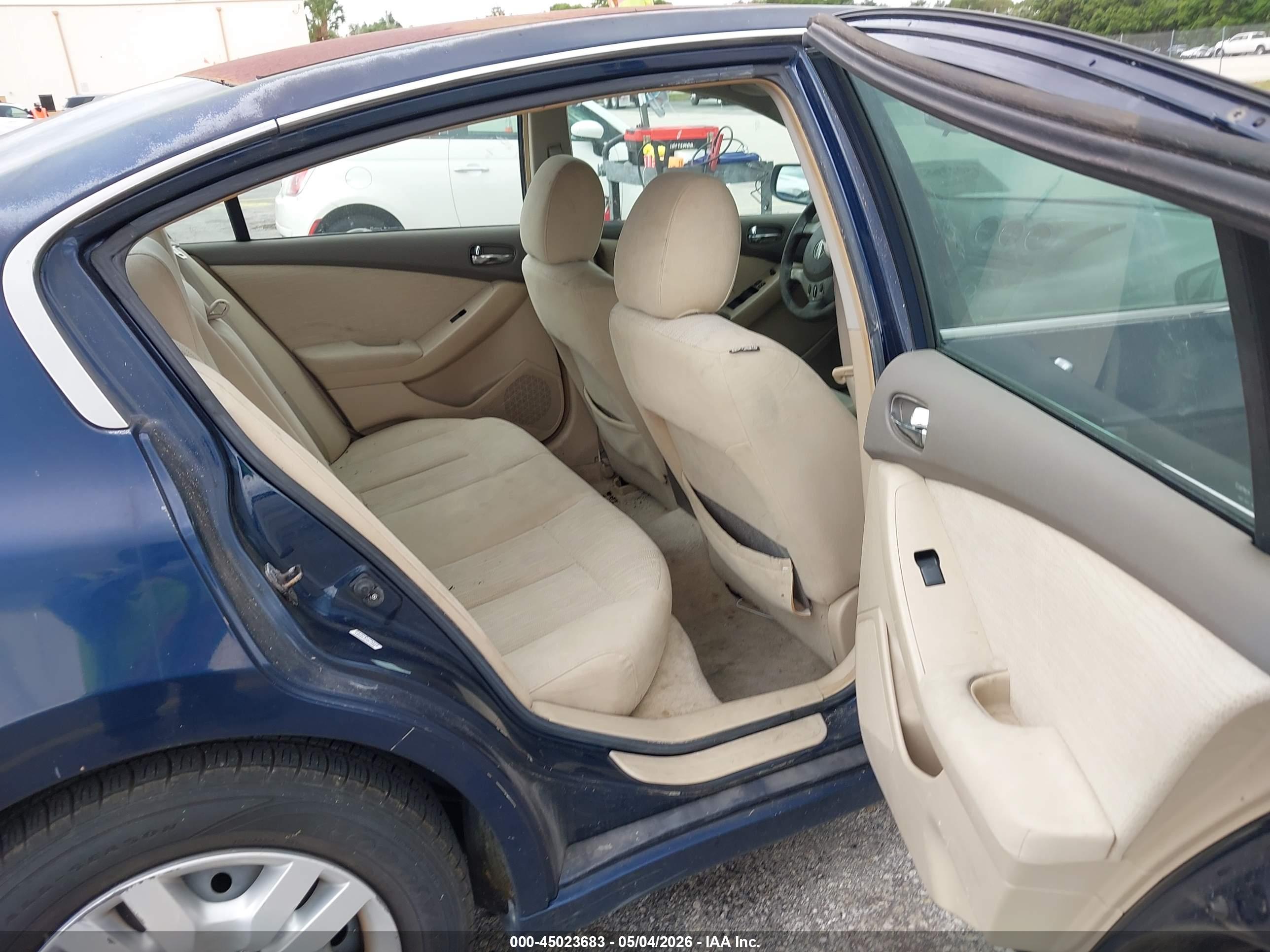 NISSAN ALTIMA image 8