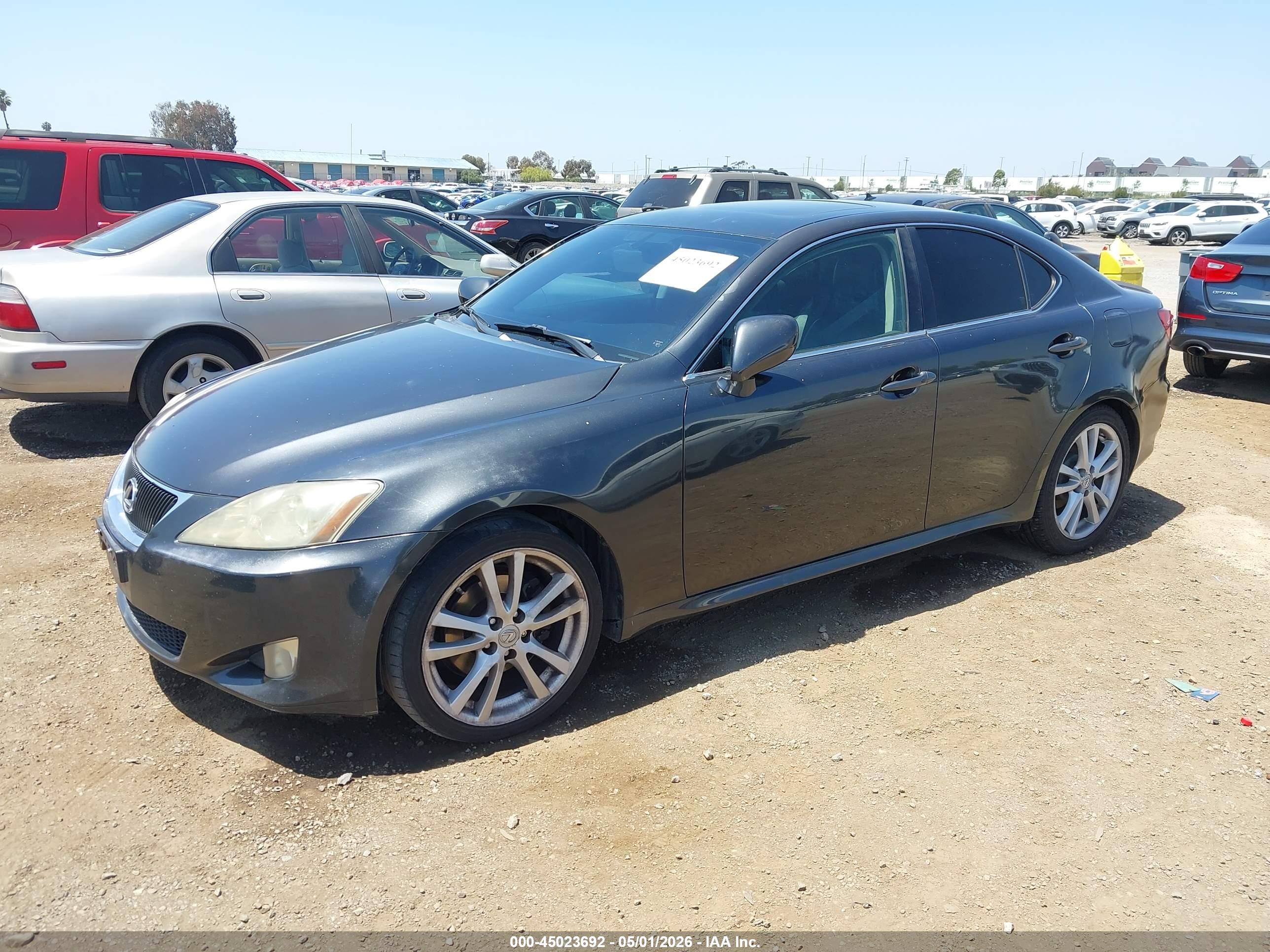 LEXUS IS image 2