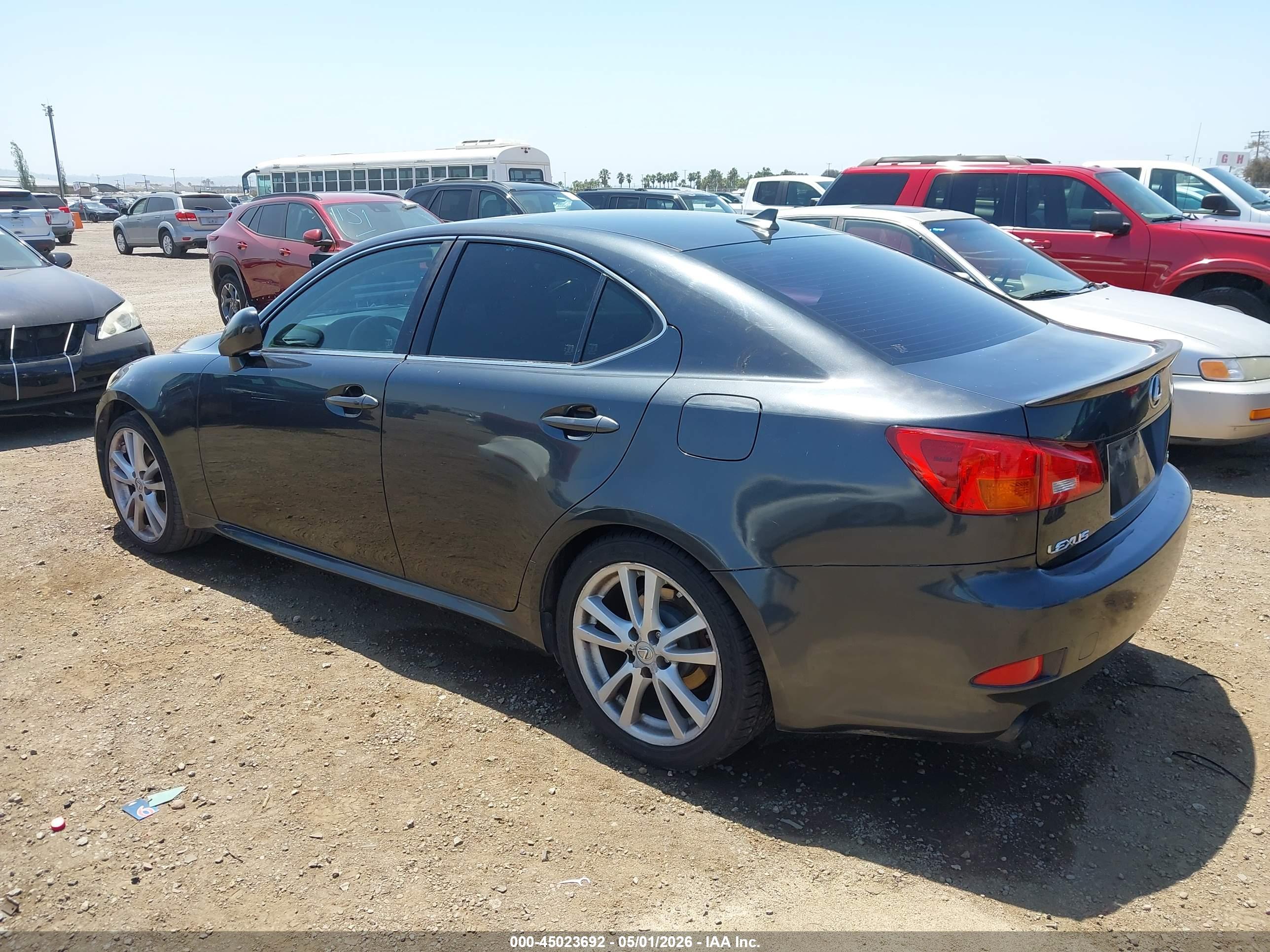 LEXUS IS image 3