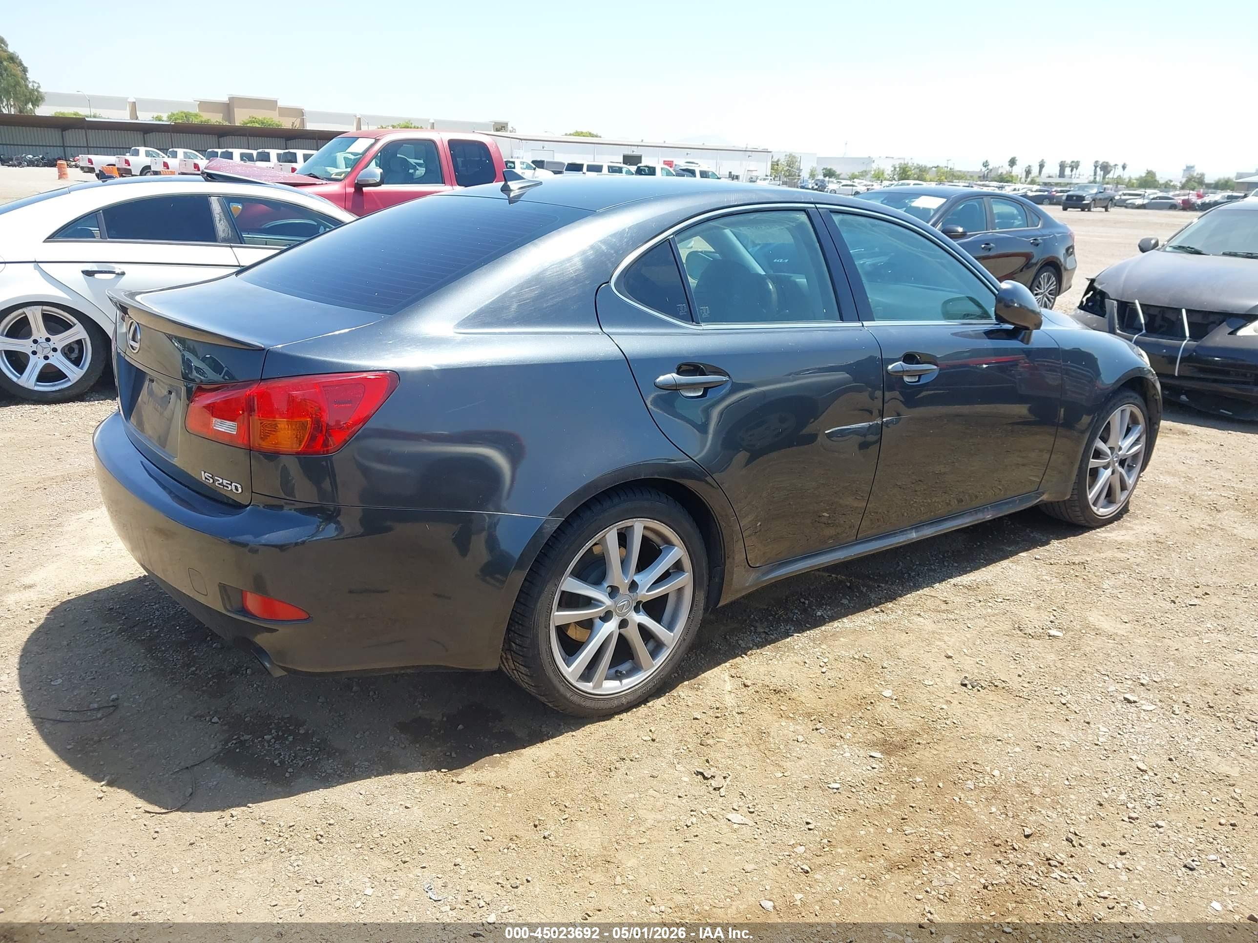 LEXUS IS image 4