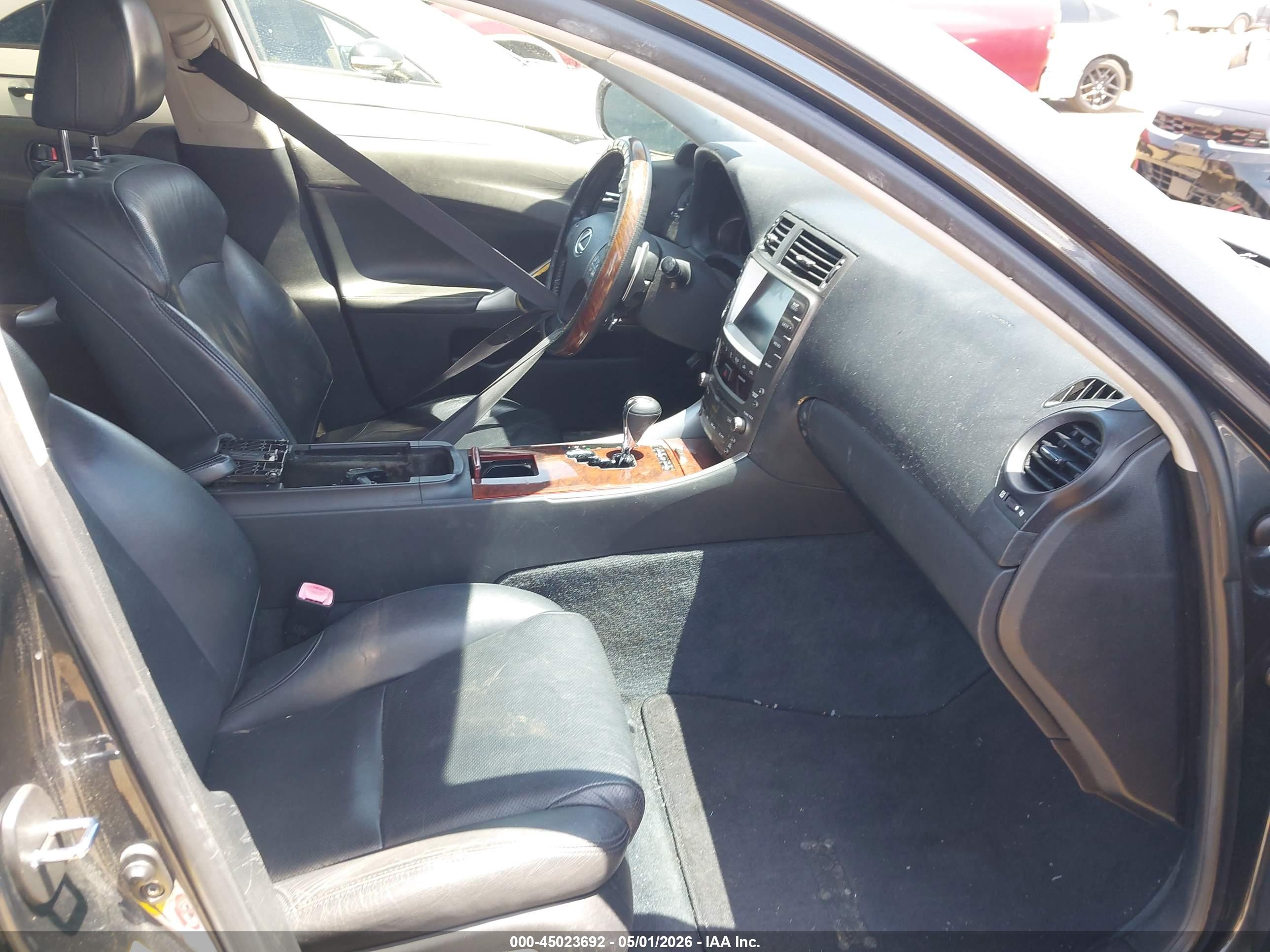 LEXUS IS image 5