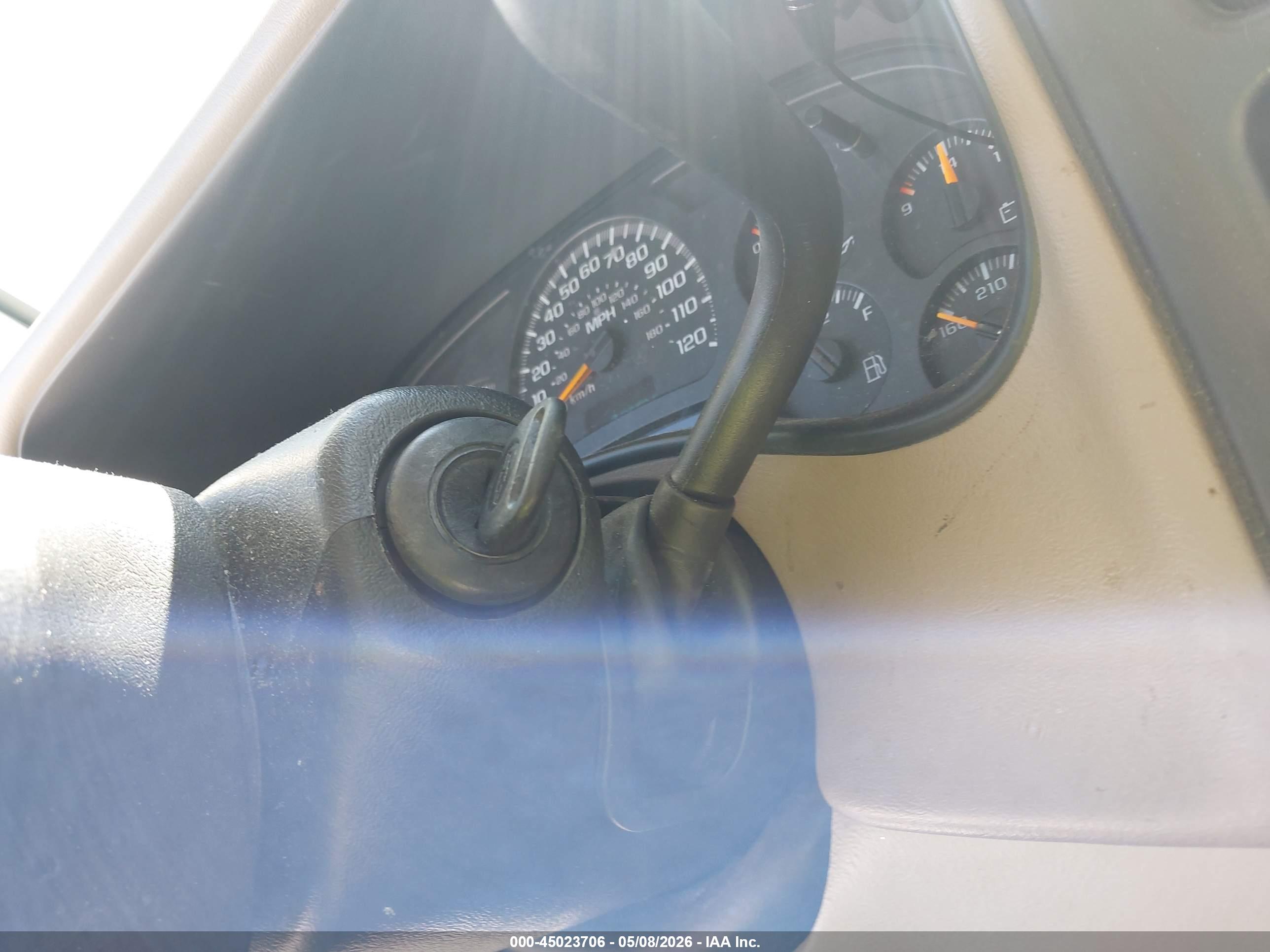 CHEVROLET SUBURBAN image 11