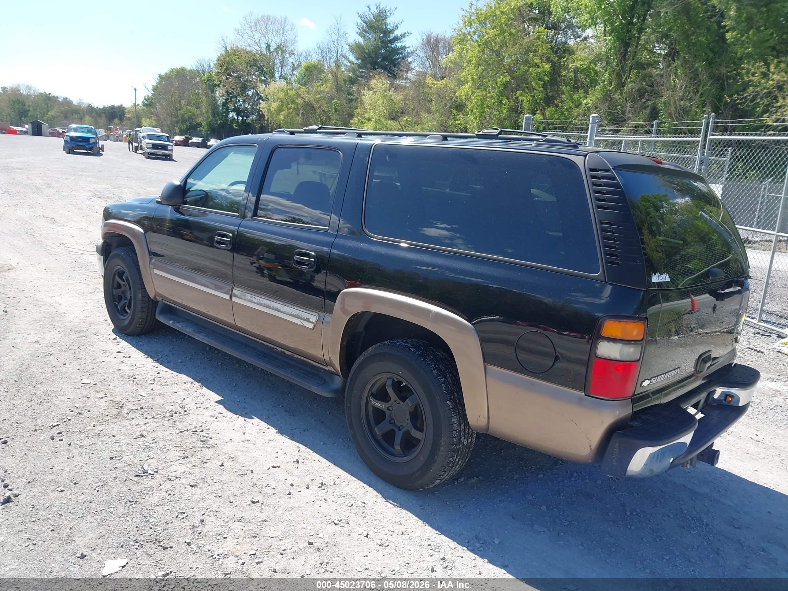 CHEVROLET SUBURBAN image 3