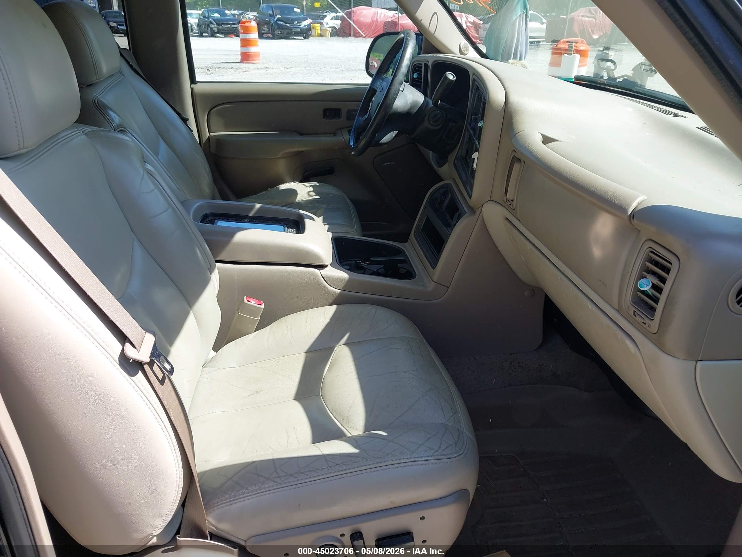 CHEVROLET SUBURBAN image 5