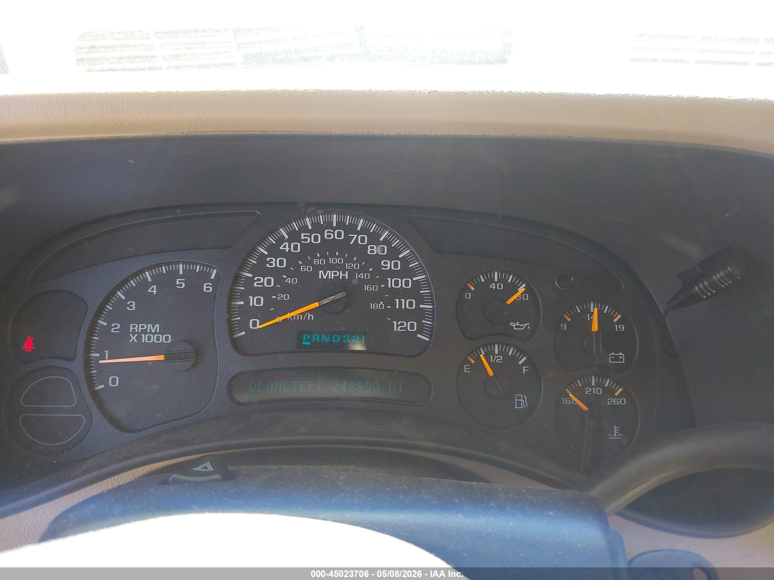 CHEVROLET SUBURBAN image 7