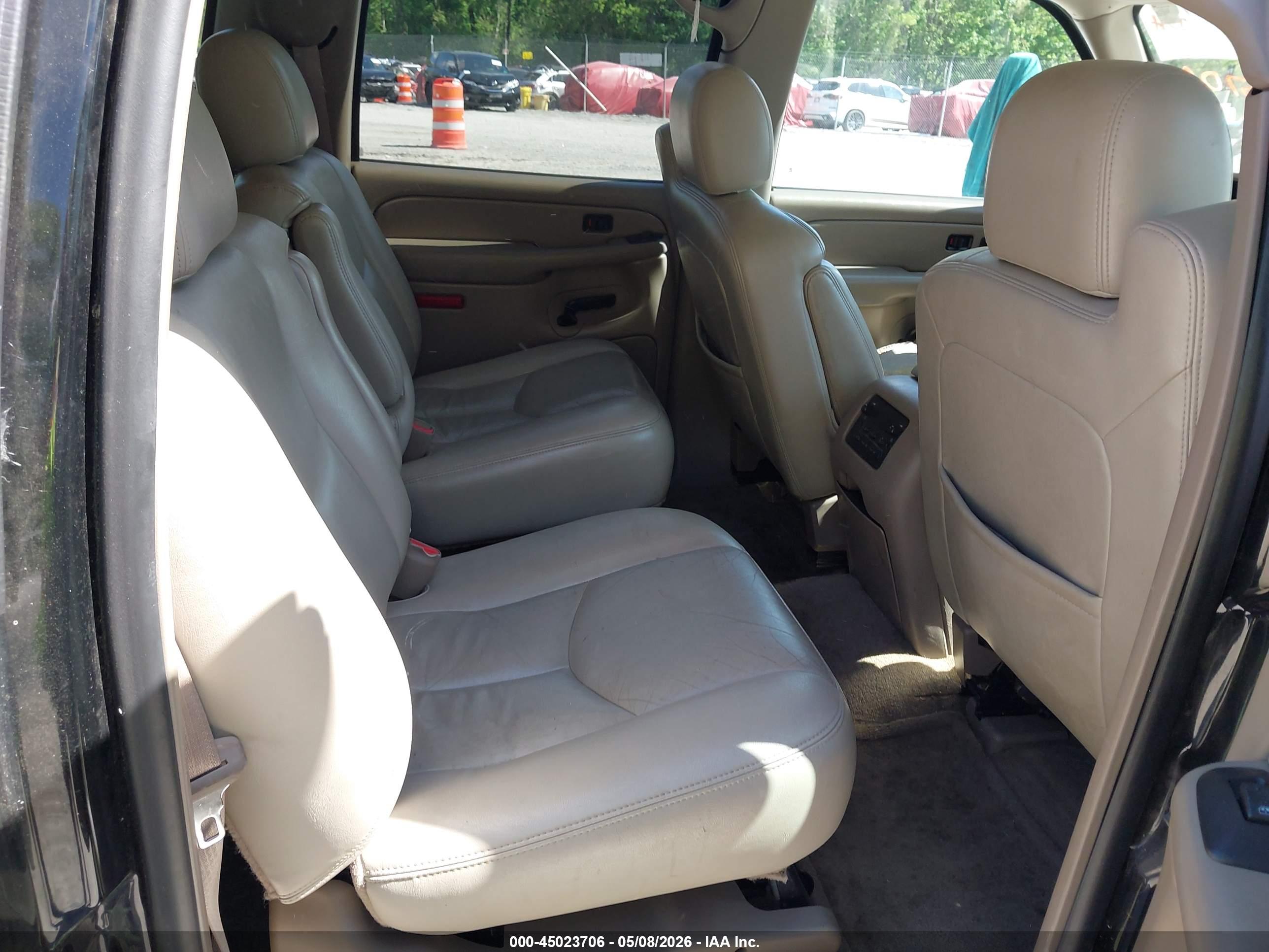 CHEVROLET SUBURBAN image 8