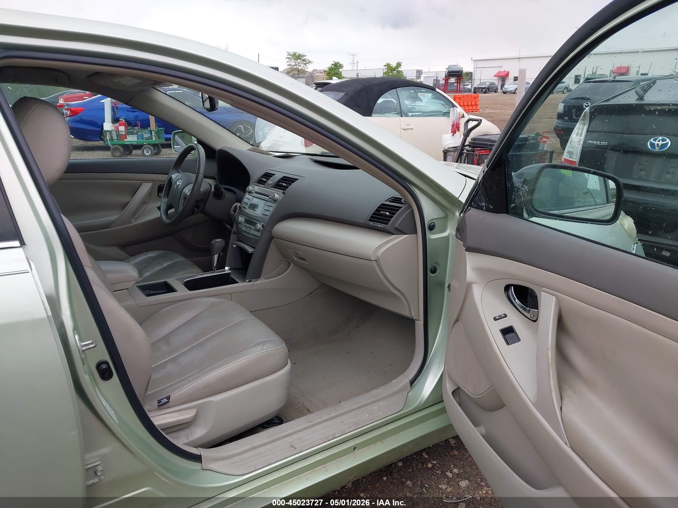 TOYOTA CAMRY image 5