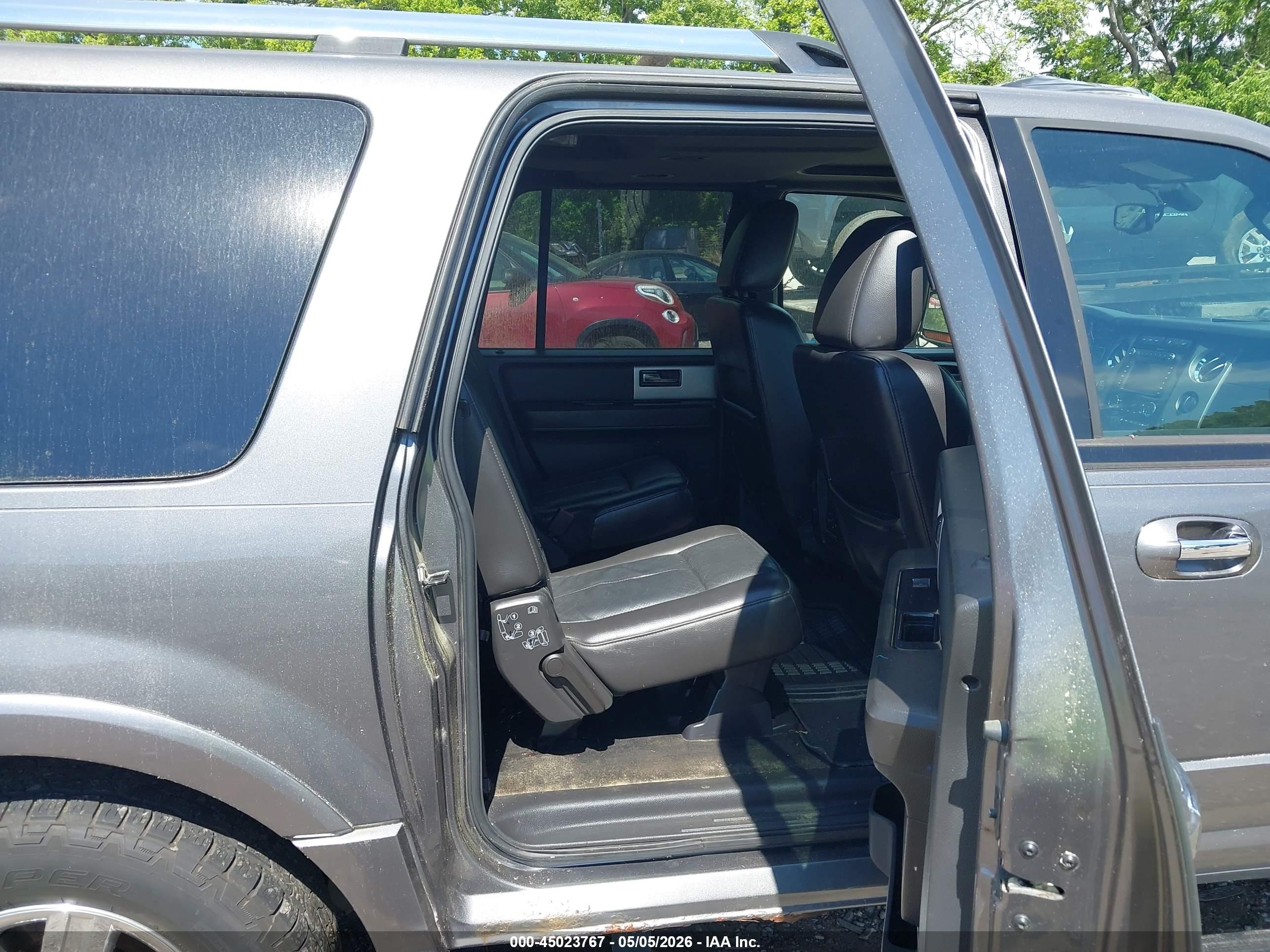 FORD EXPEDITION image 8