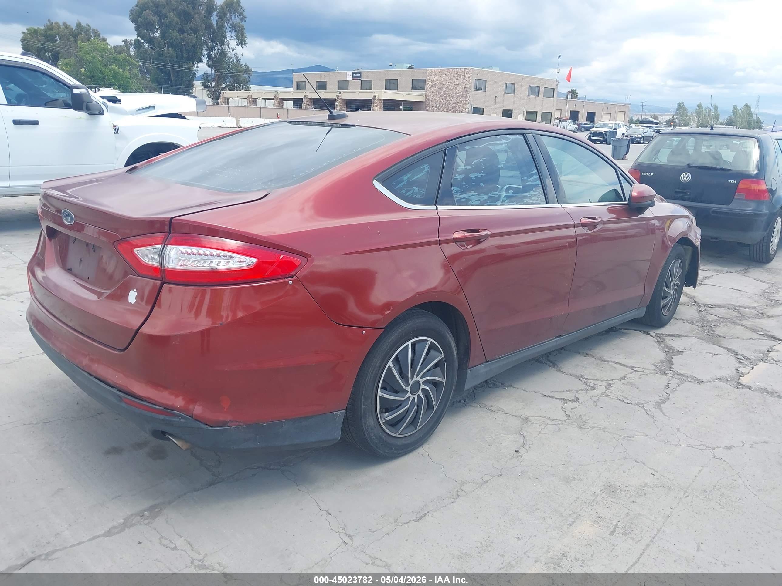 FORD FUSION image 4