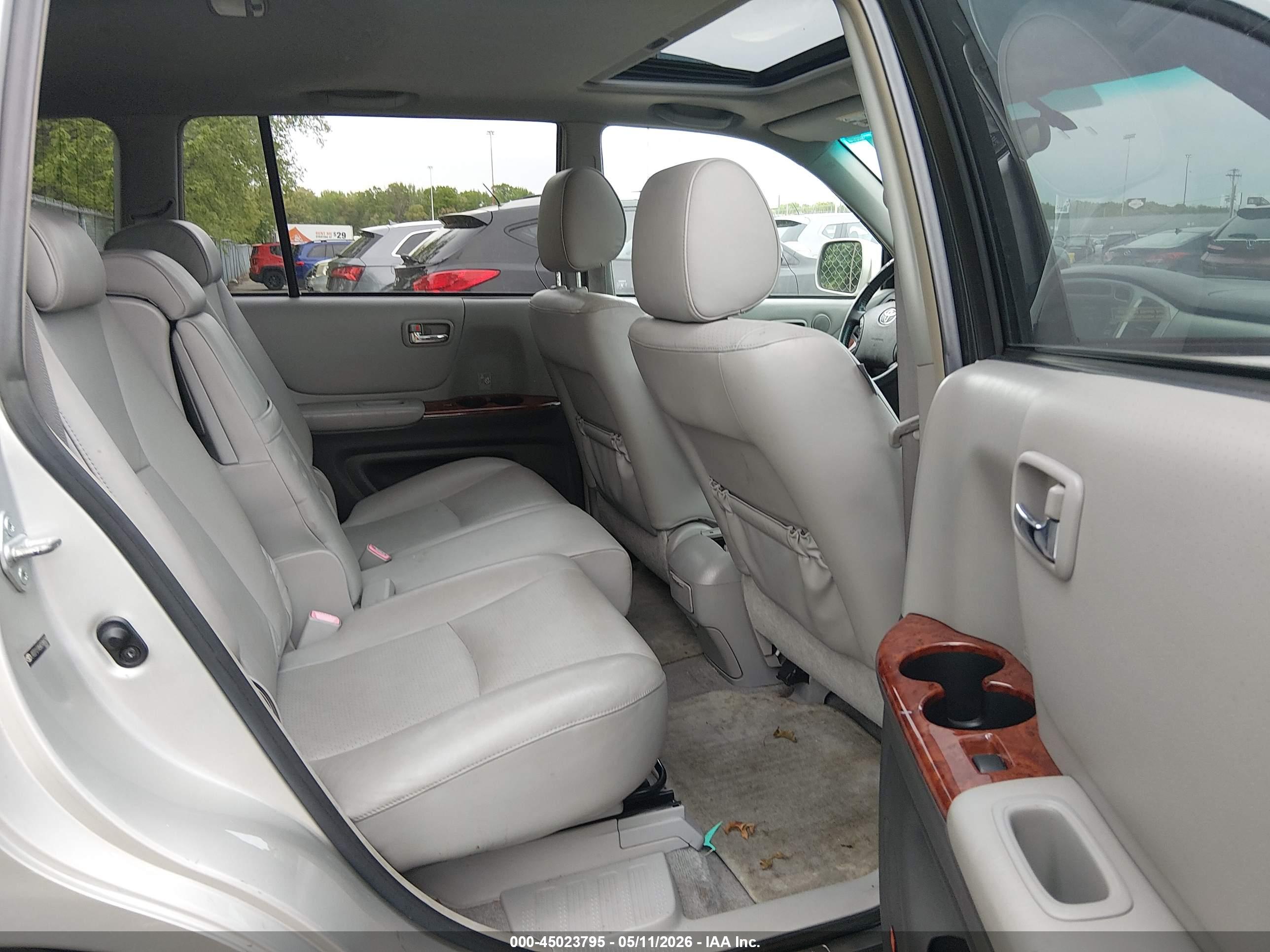 TOYOTA HIGHLANDER image 8