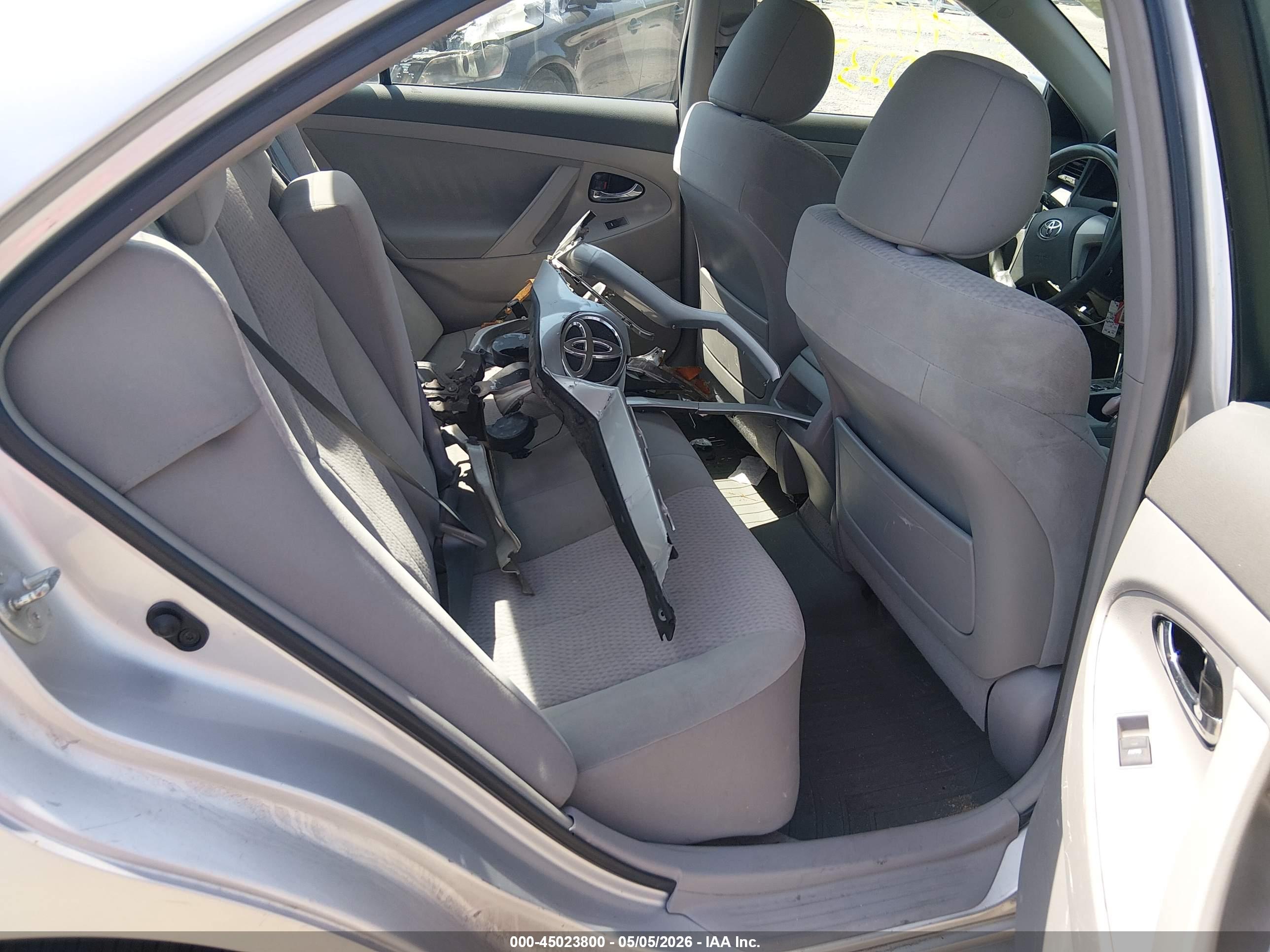 TOYOTA CAMRY image 8