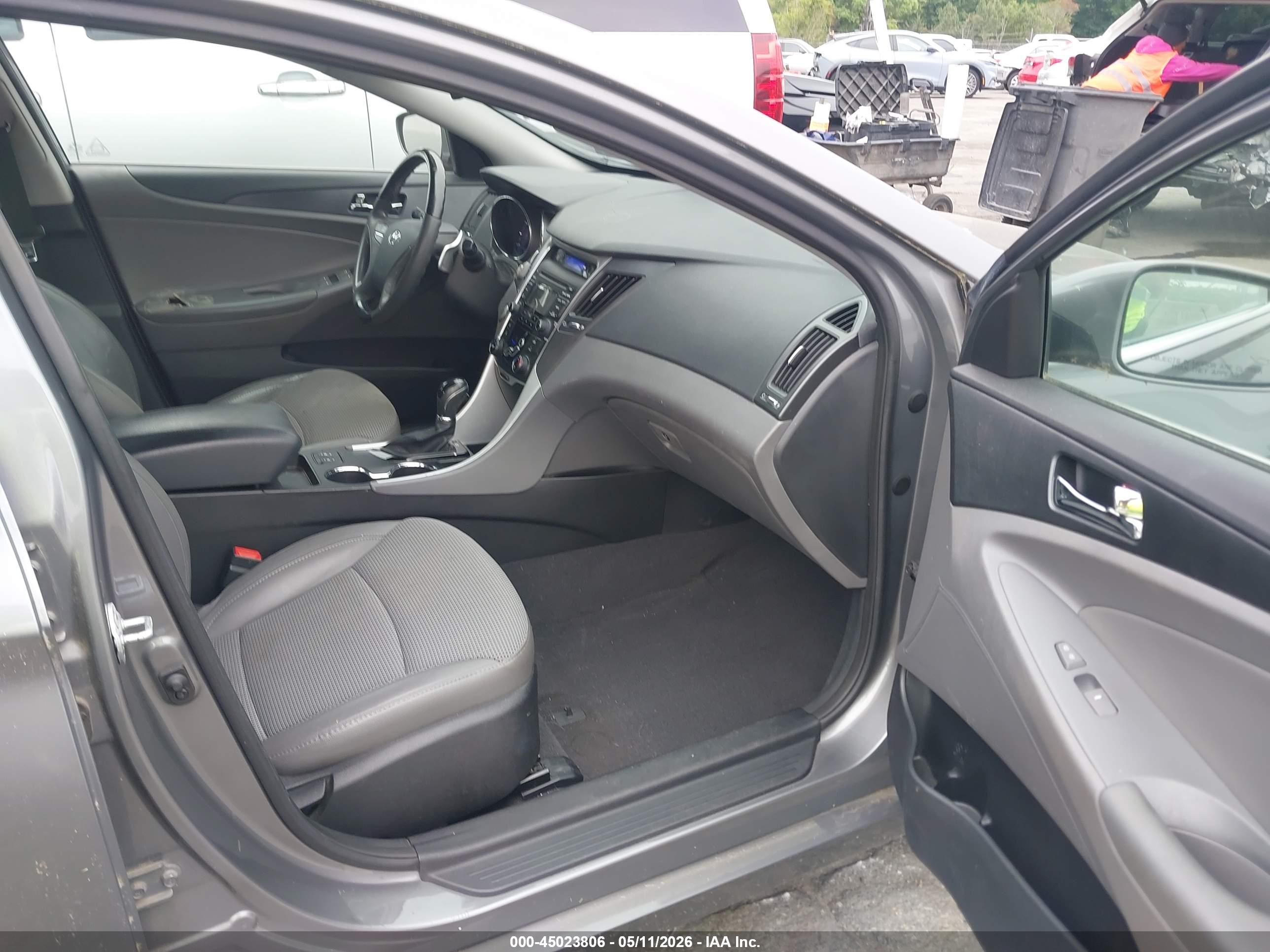 HYUNDAI SONATA image 5