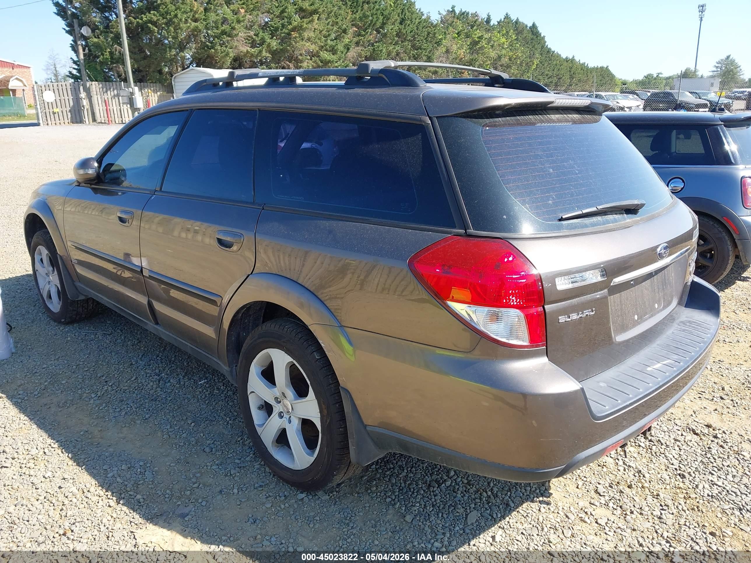 SUBARU OUTBACK image 3