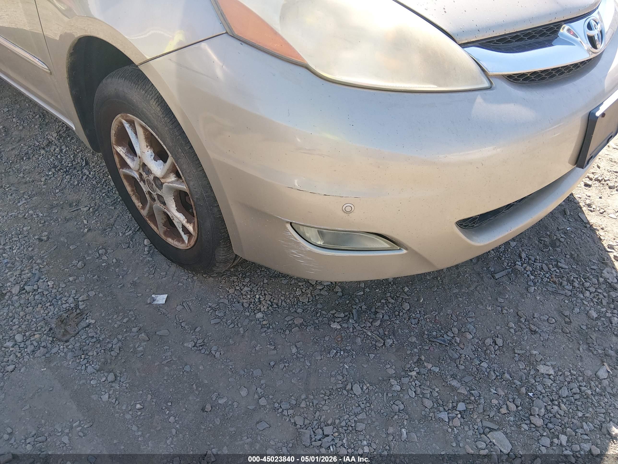 TOYOTA SIENNA image 6