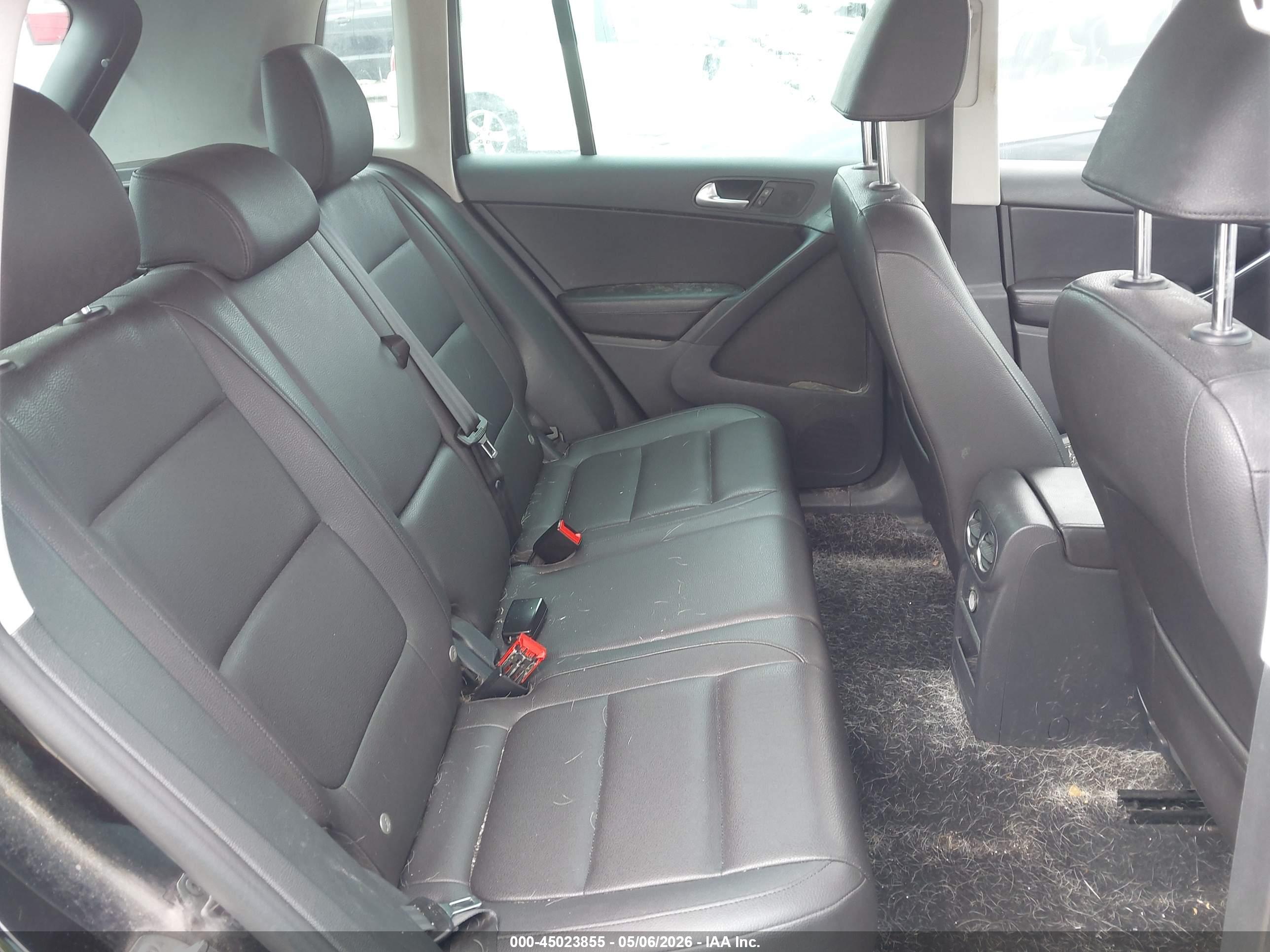 VOLKSWAGEN TIGUAN image 8