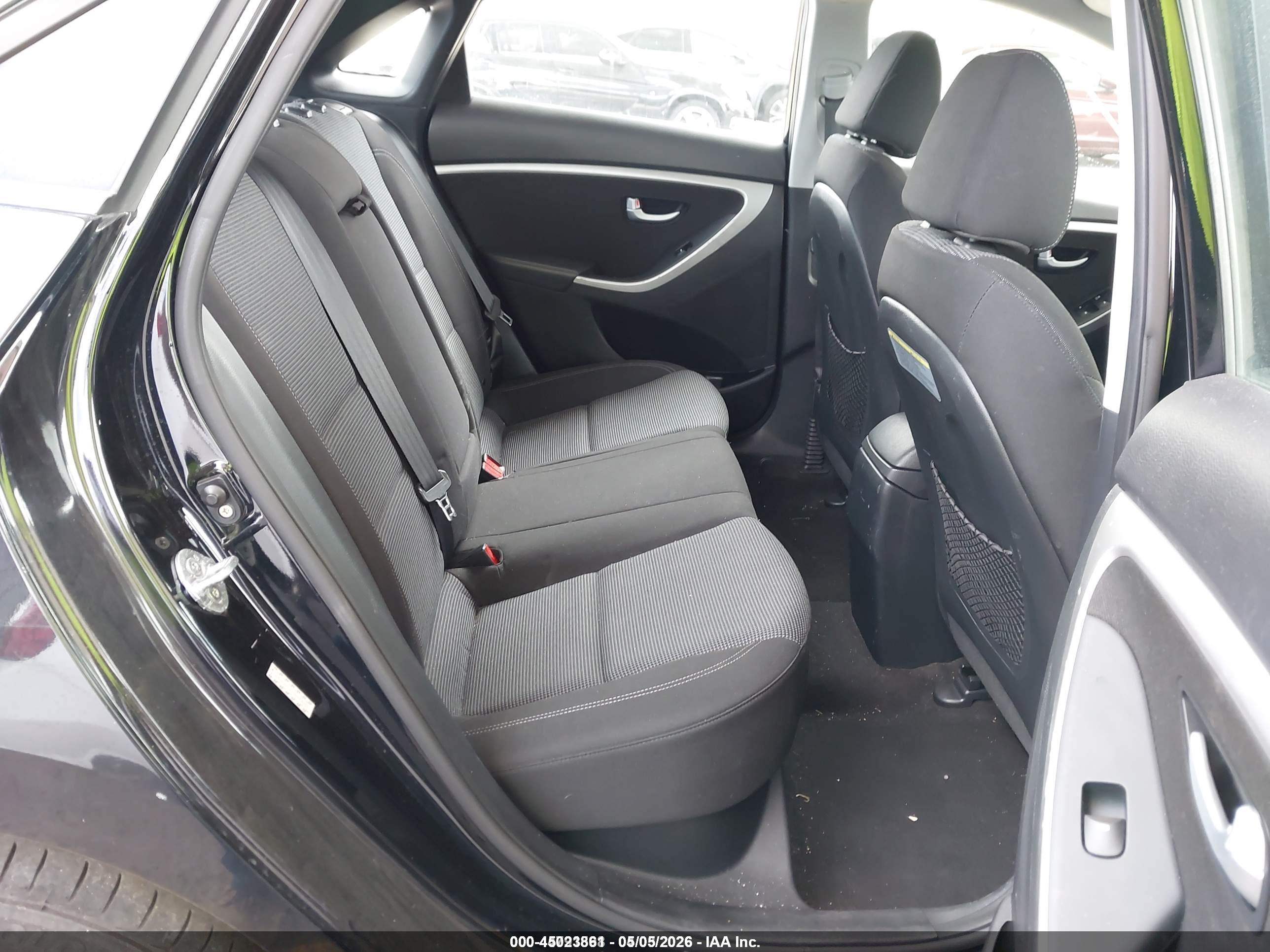 HYUNDAI ELANTRA image 8