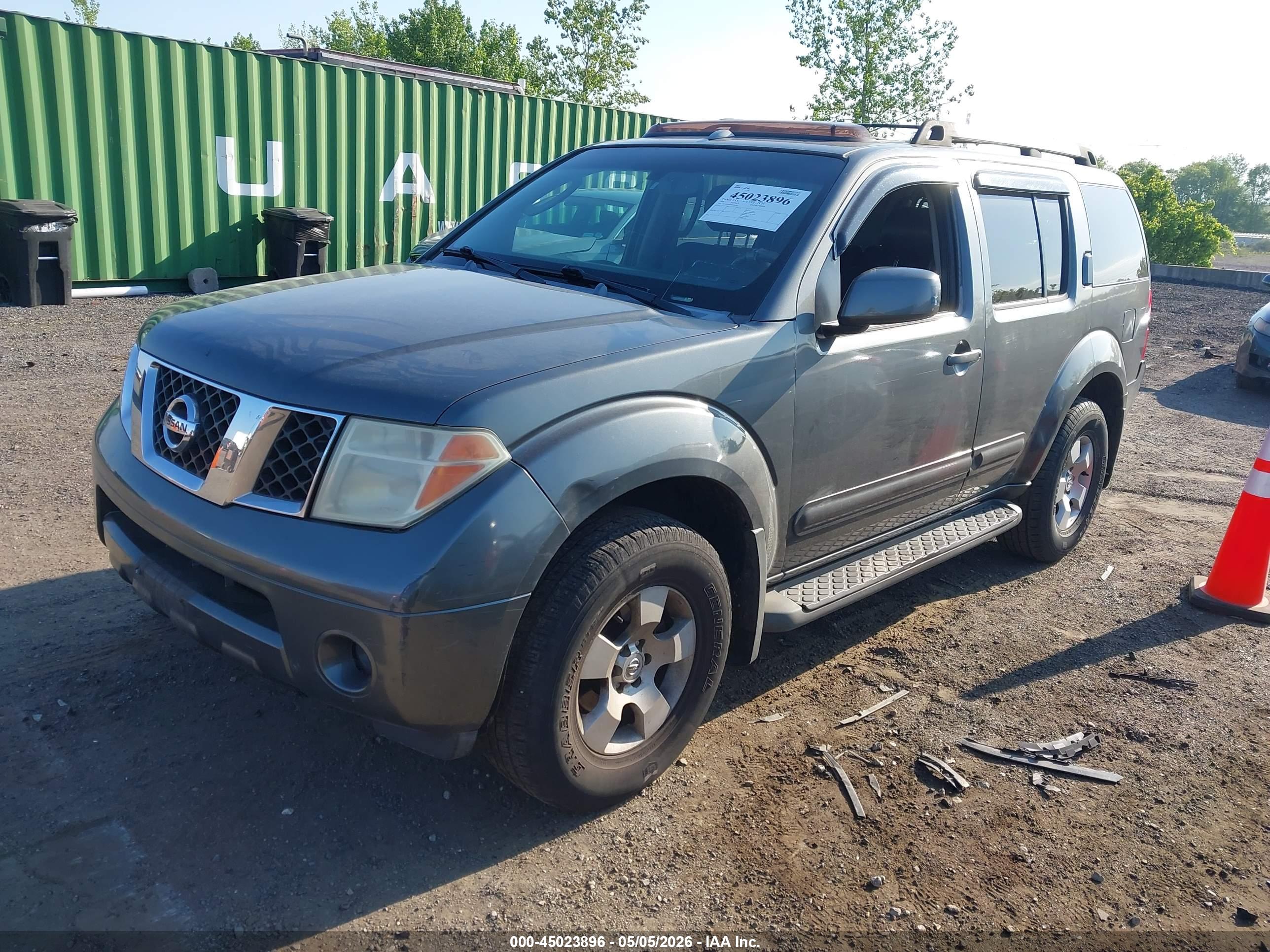 NISSAN PATHFINDER image 2