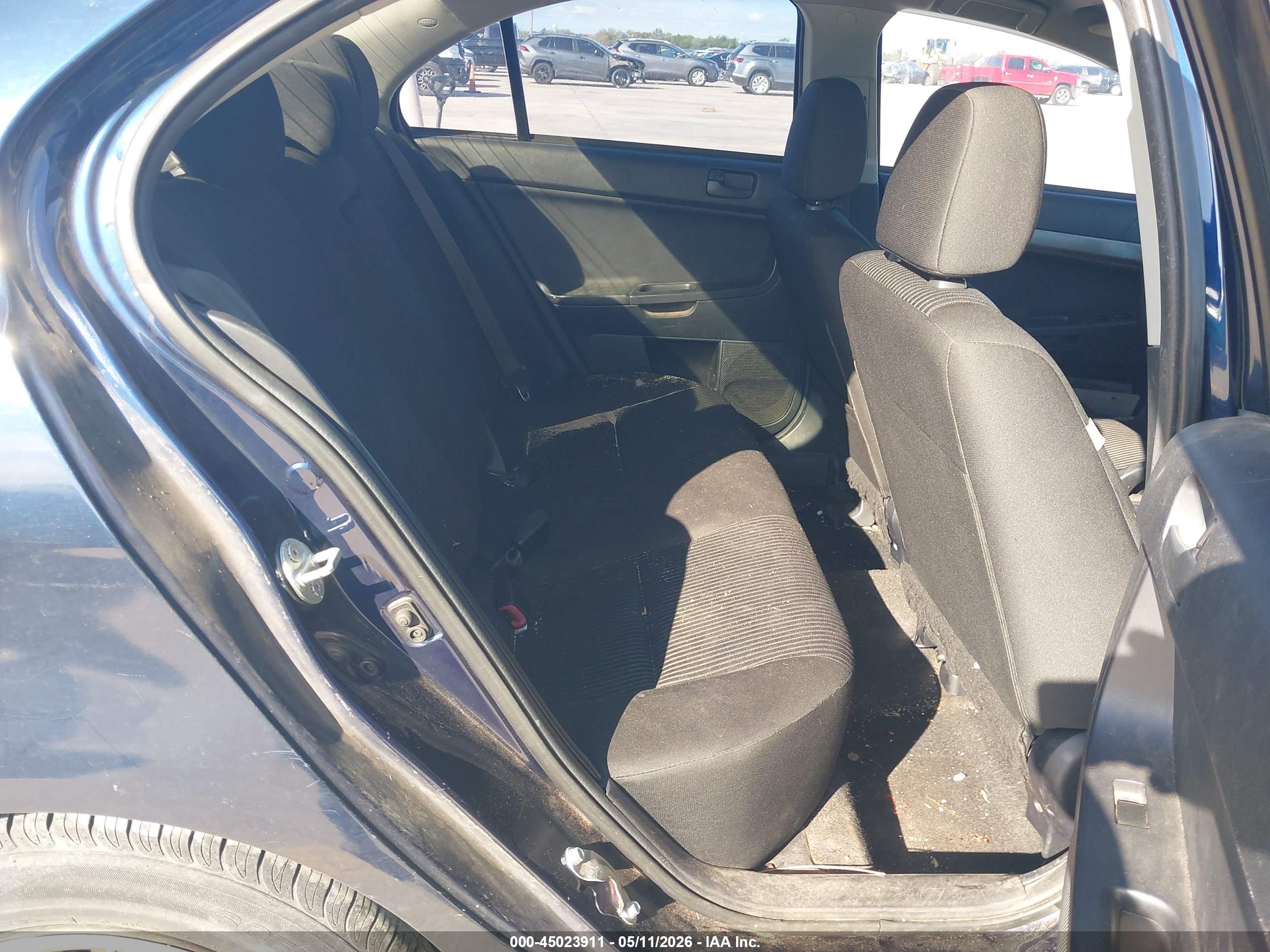 MITSUBISHI LANCER image 8