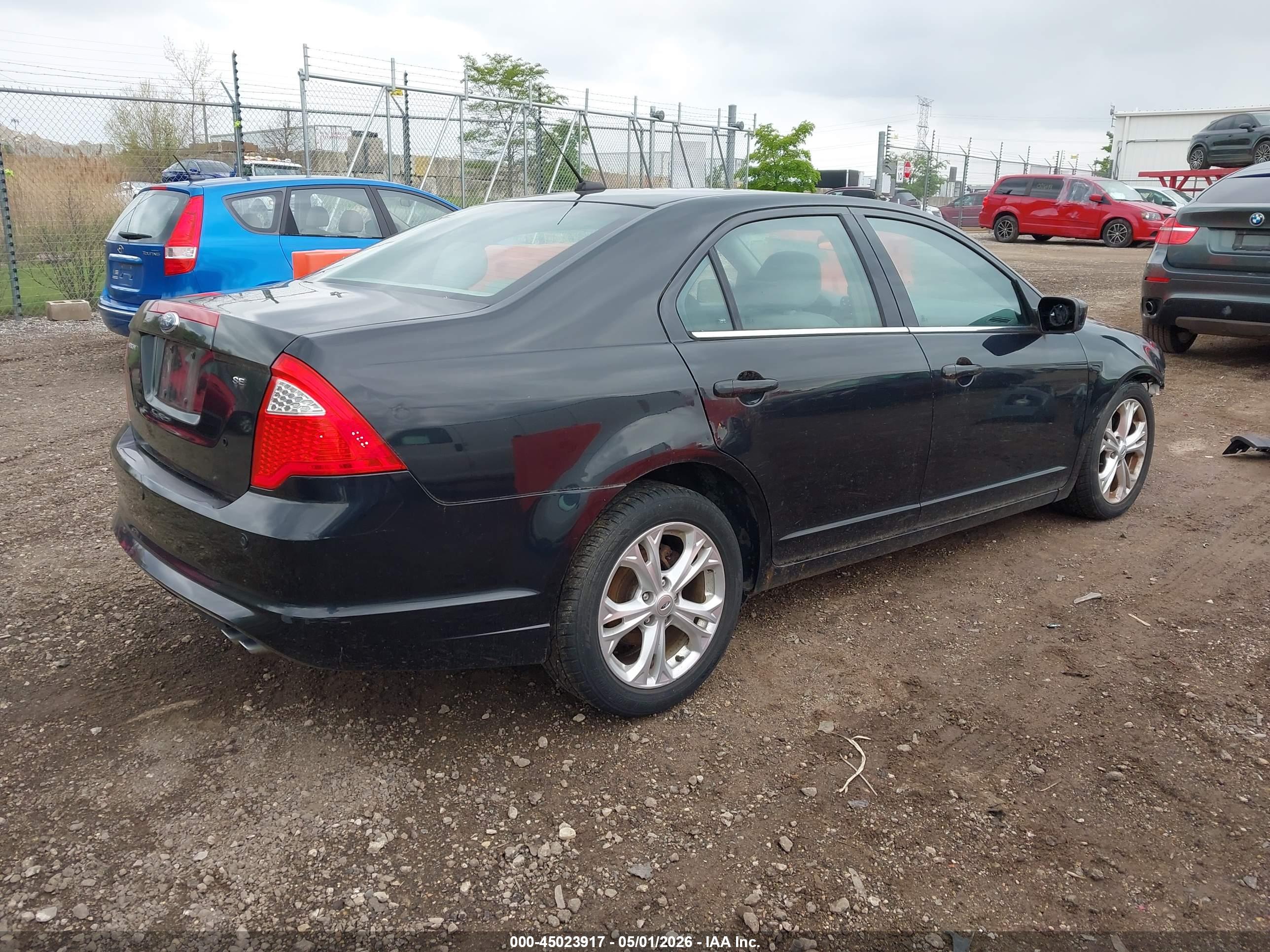 FORD FUSION image 4