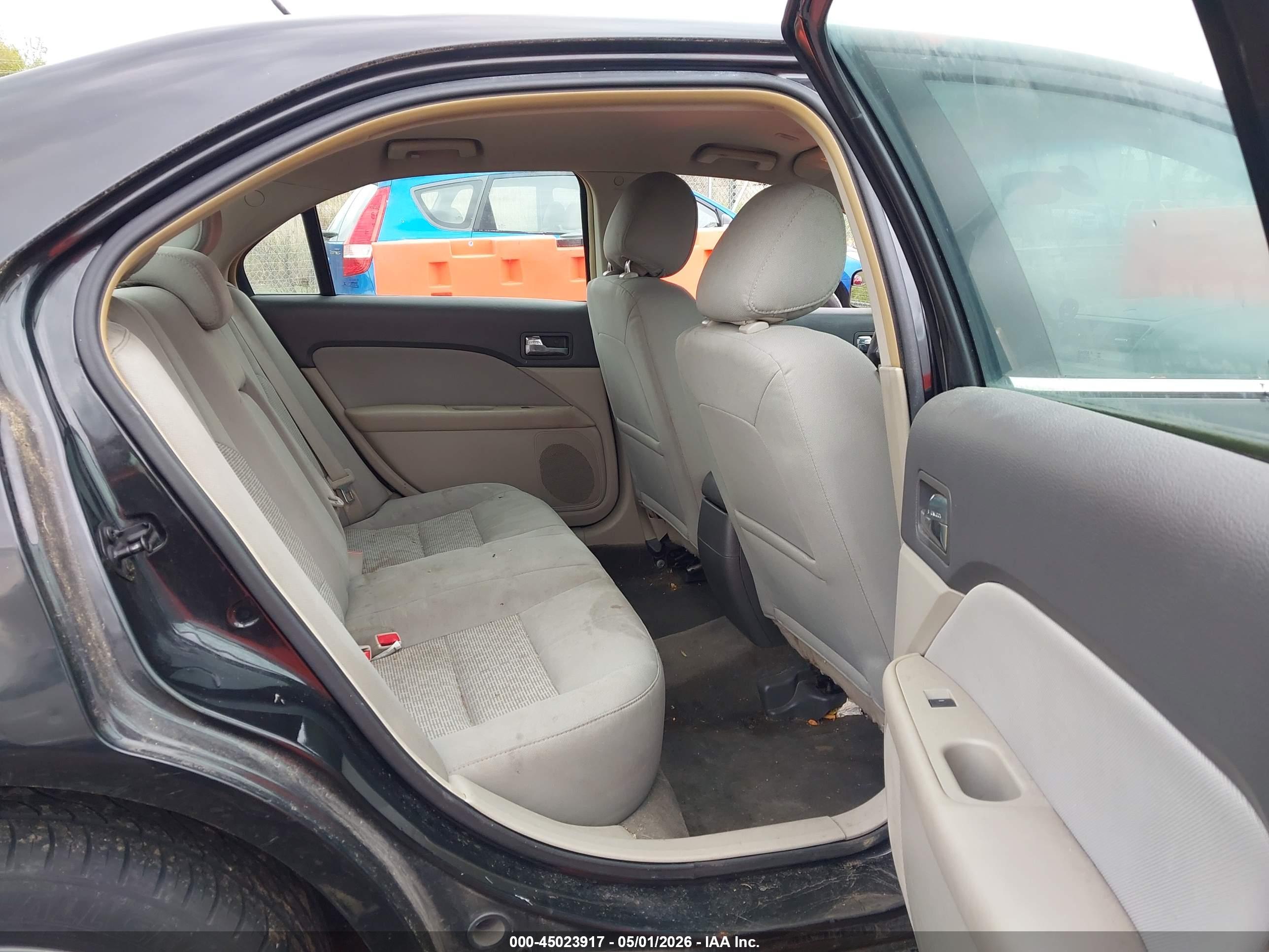 FORD FUSION image 8