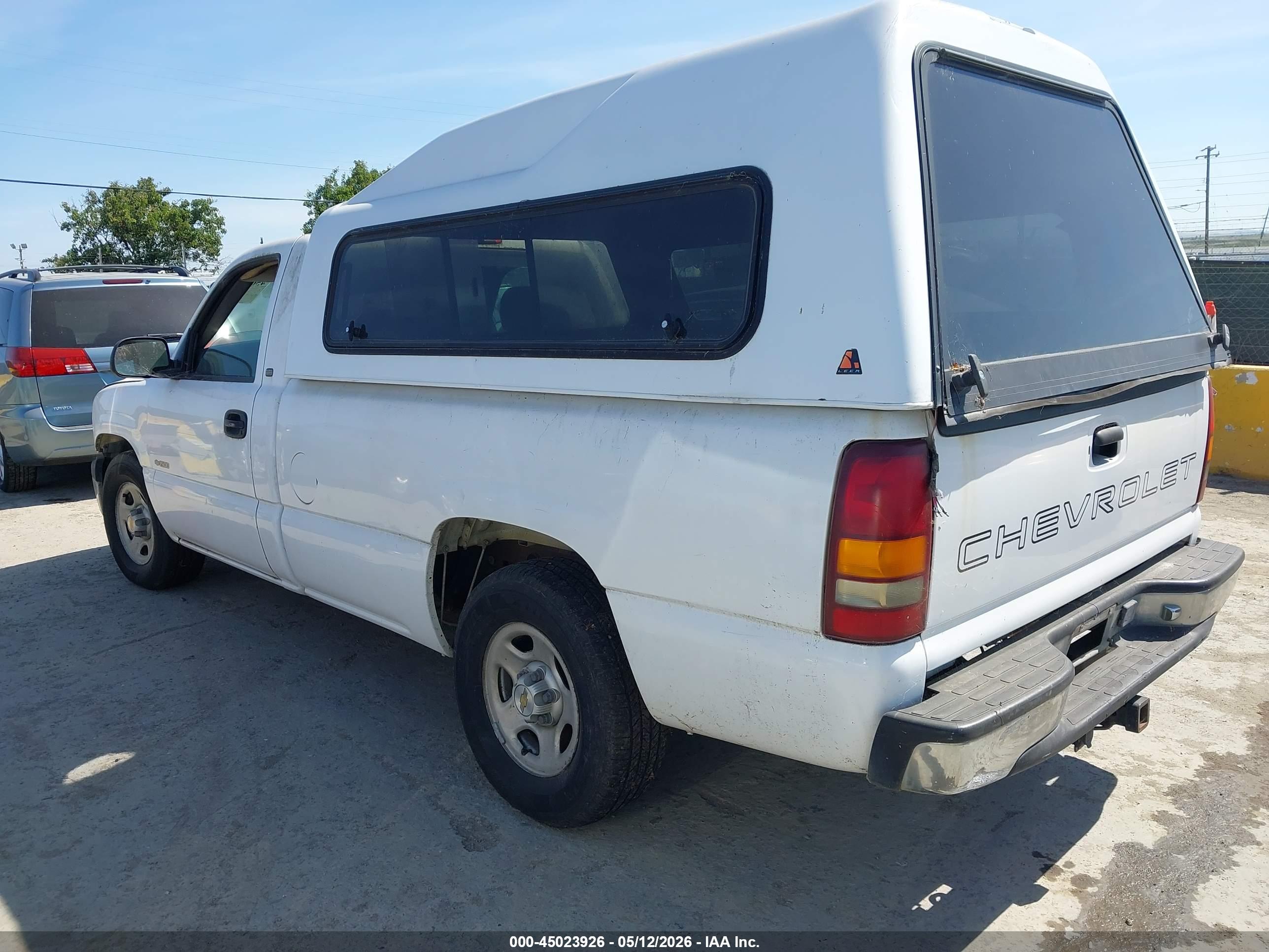 CHEVROLET SILVERADO image 3