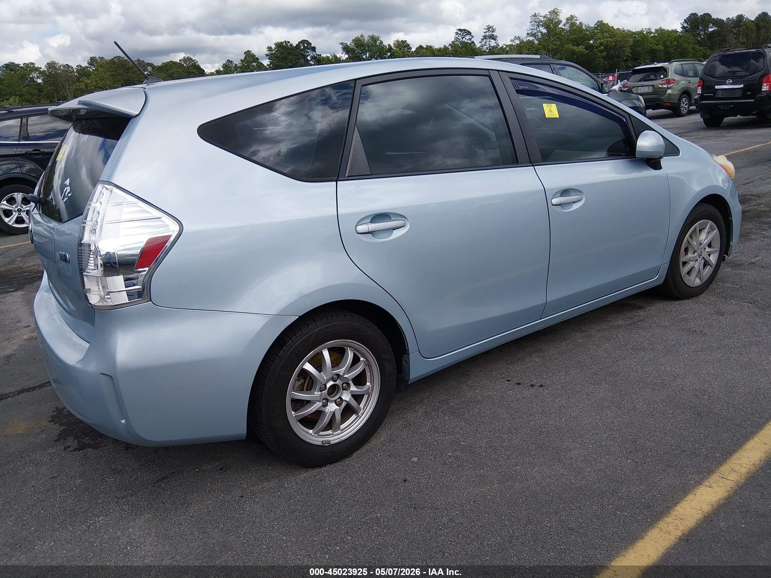 TOYOTA PRIUS image 4